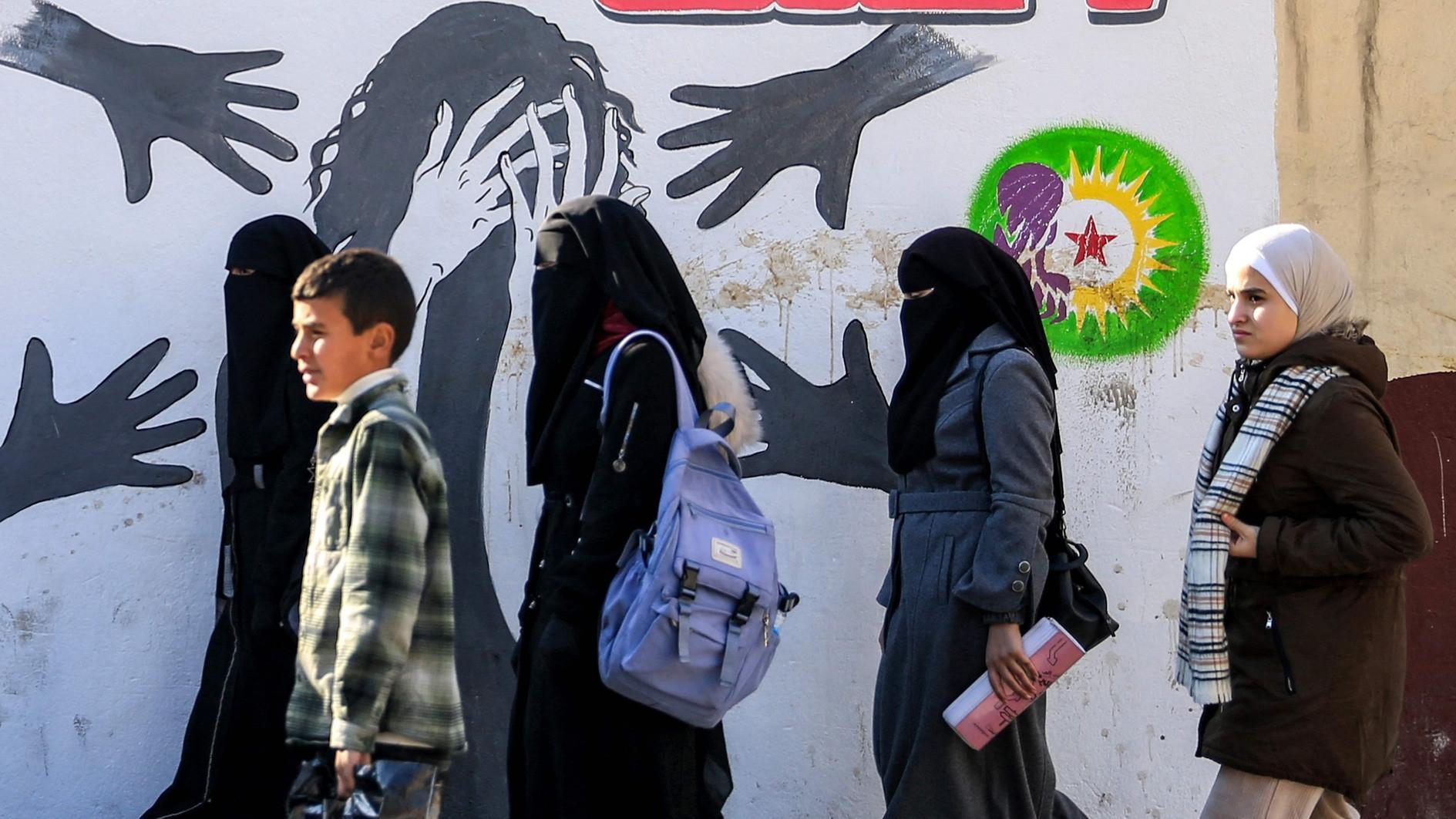 Syria ministry unveils major school curriculum changes