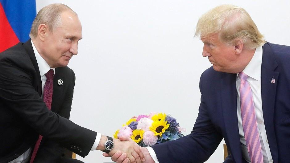 Kremlin awaiting signals on possible Putin-Trump meeting