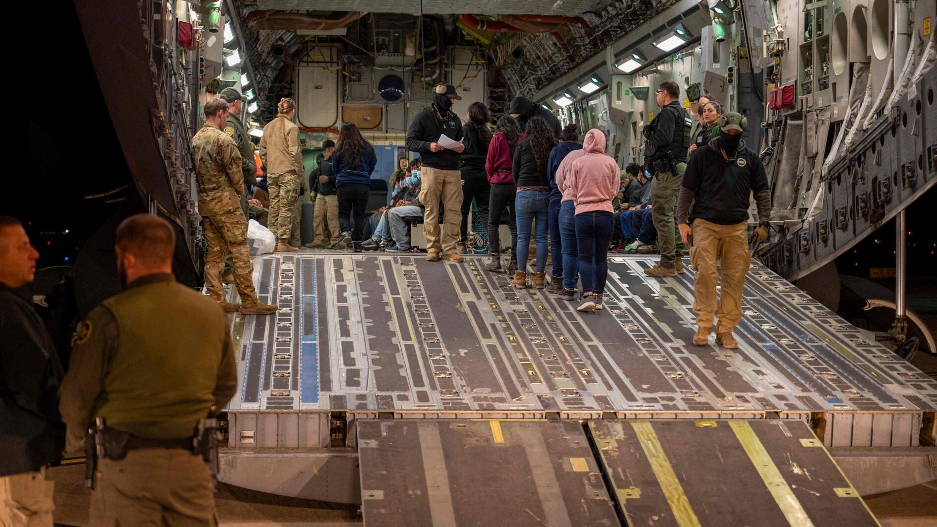 Colombia caves on deportations after Washington’s threats