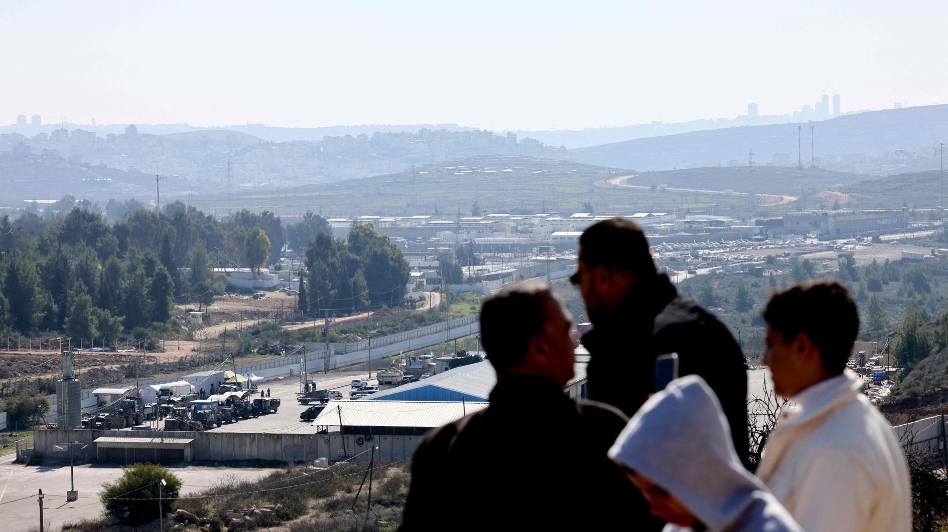 Israeli forces kill 2 Palestinians, injure 66 in West Bank