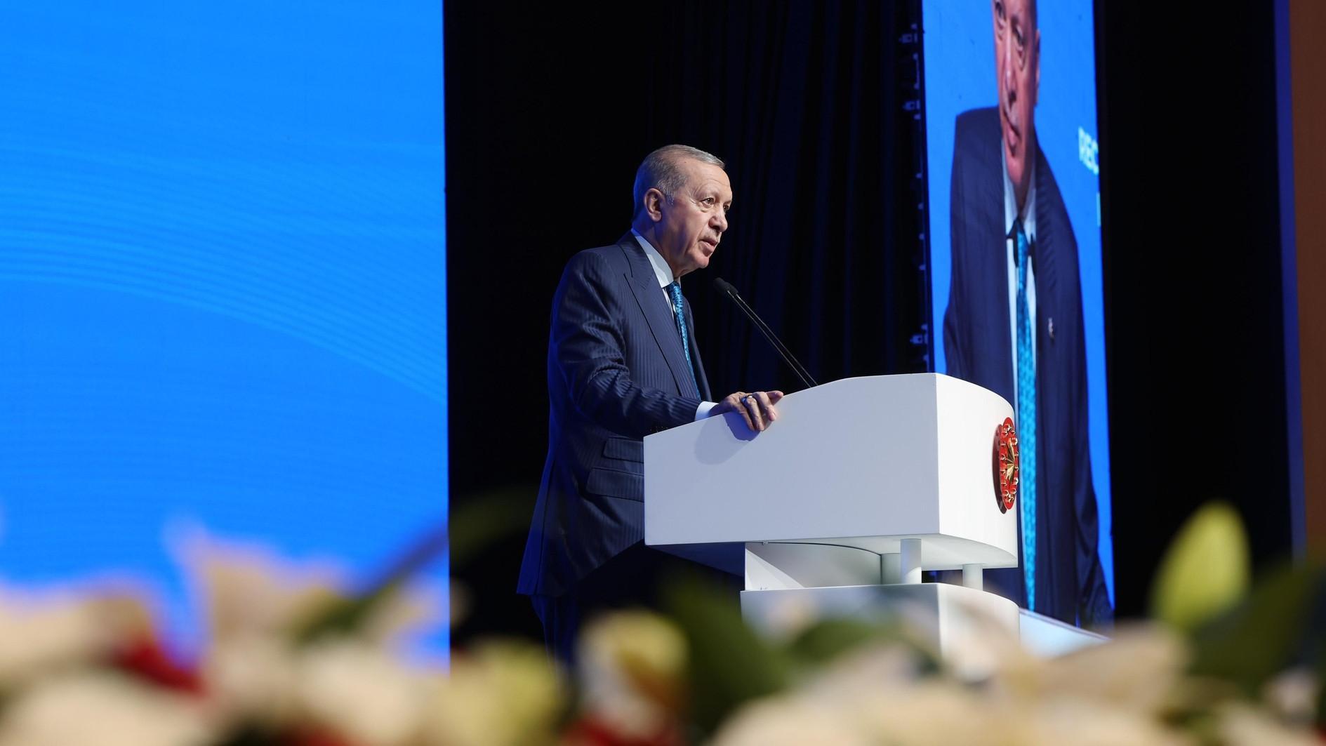 Erdoğan signals age restriction for social media