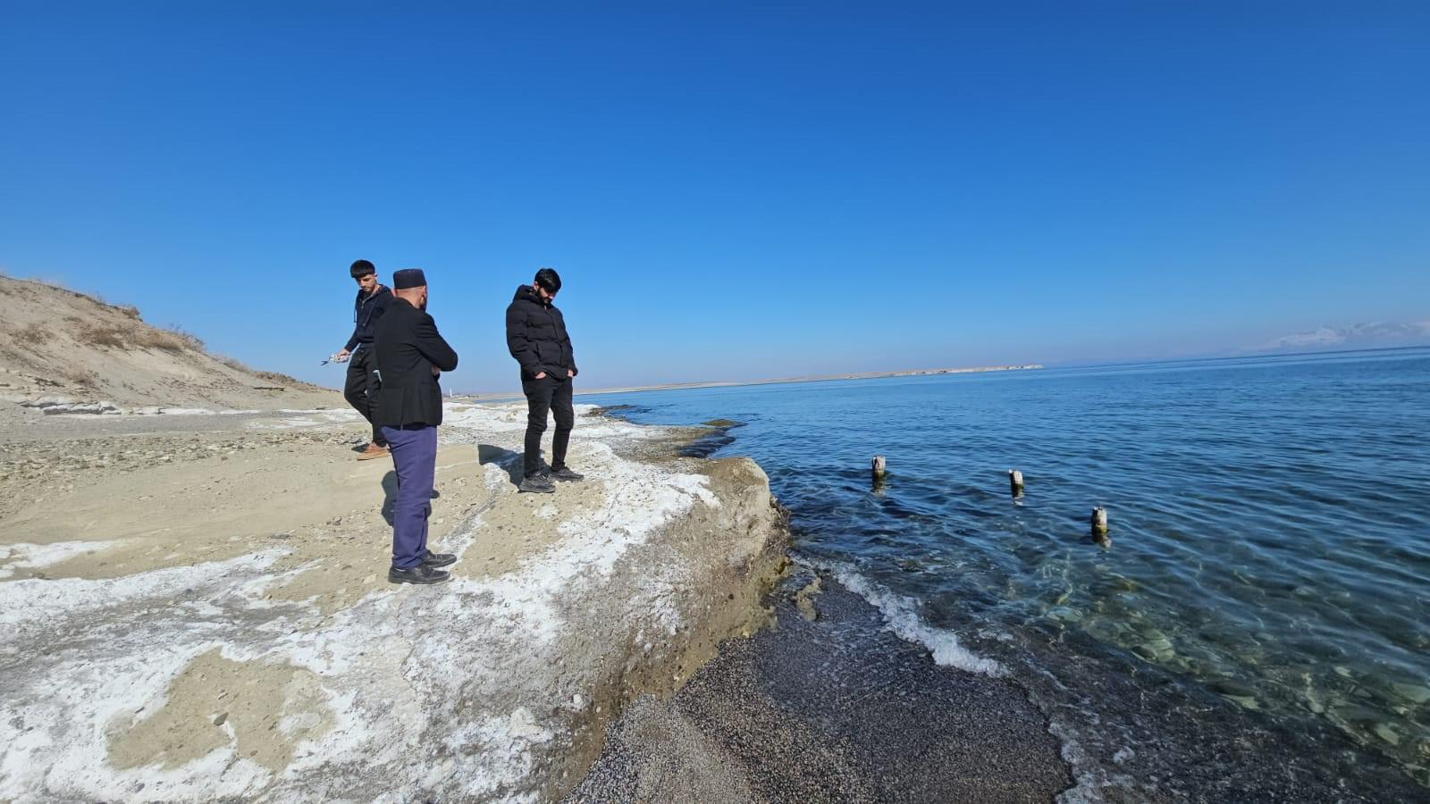 Receding water levels in Van Lake reveal ruins of ancient pier