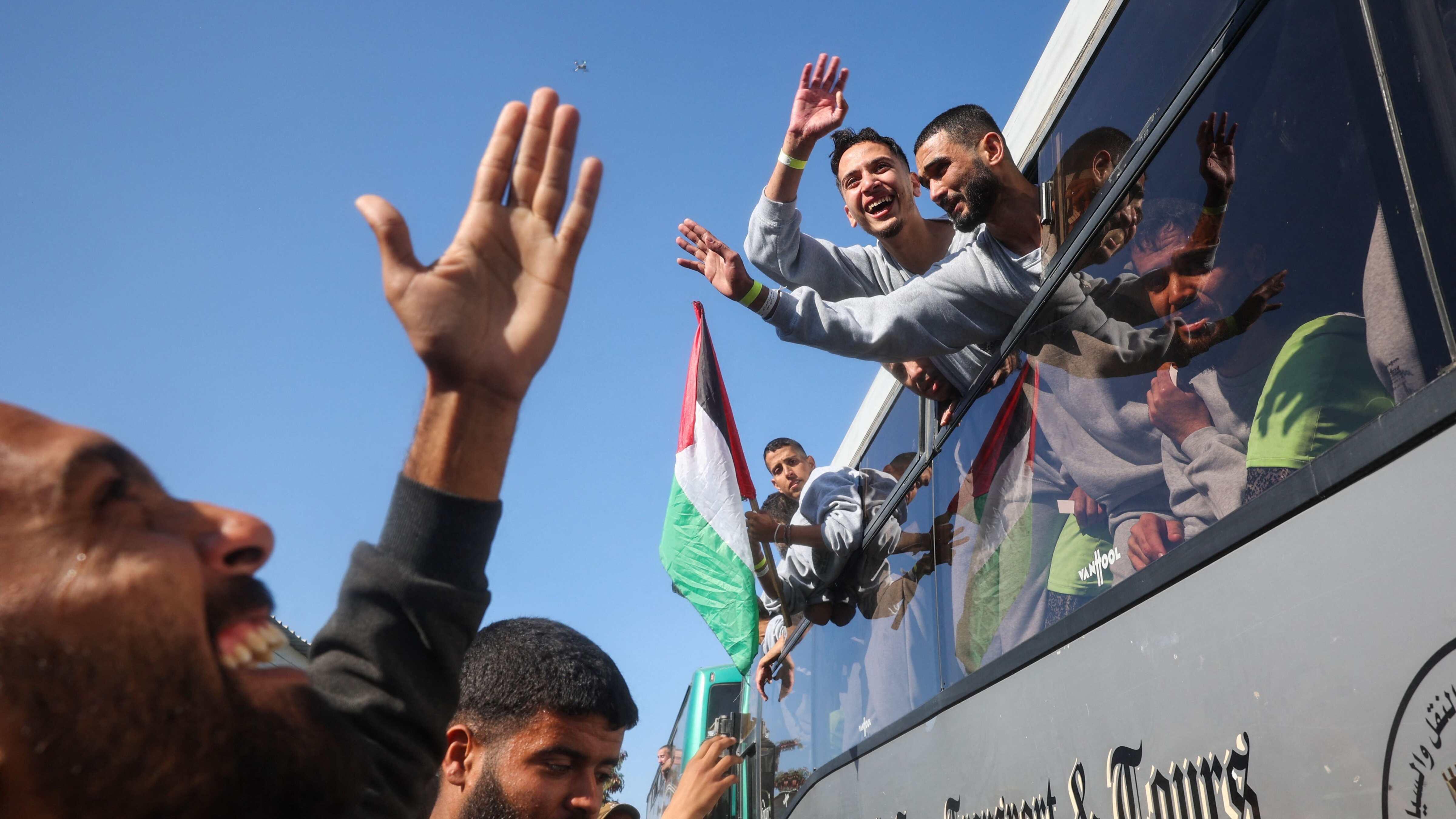 15 freed Palestinian prisoners arrive in Türkiye