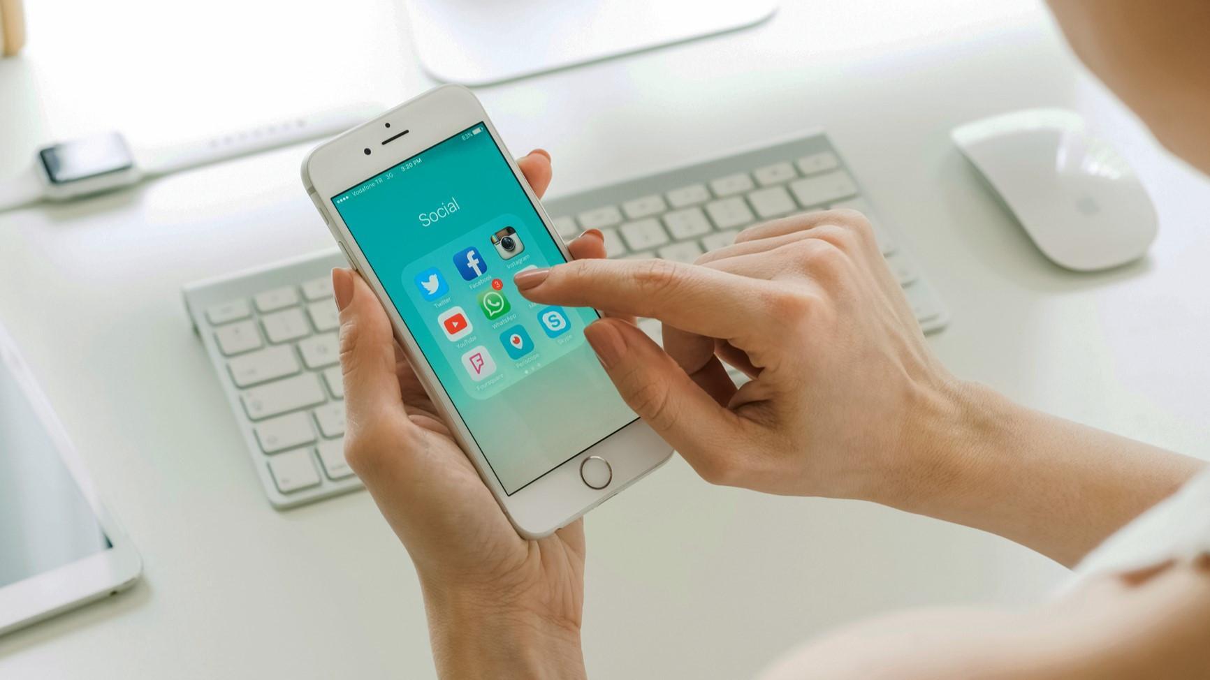 Minister signals two stages for social media restriction