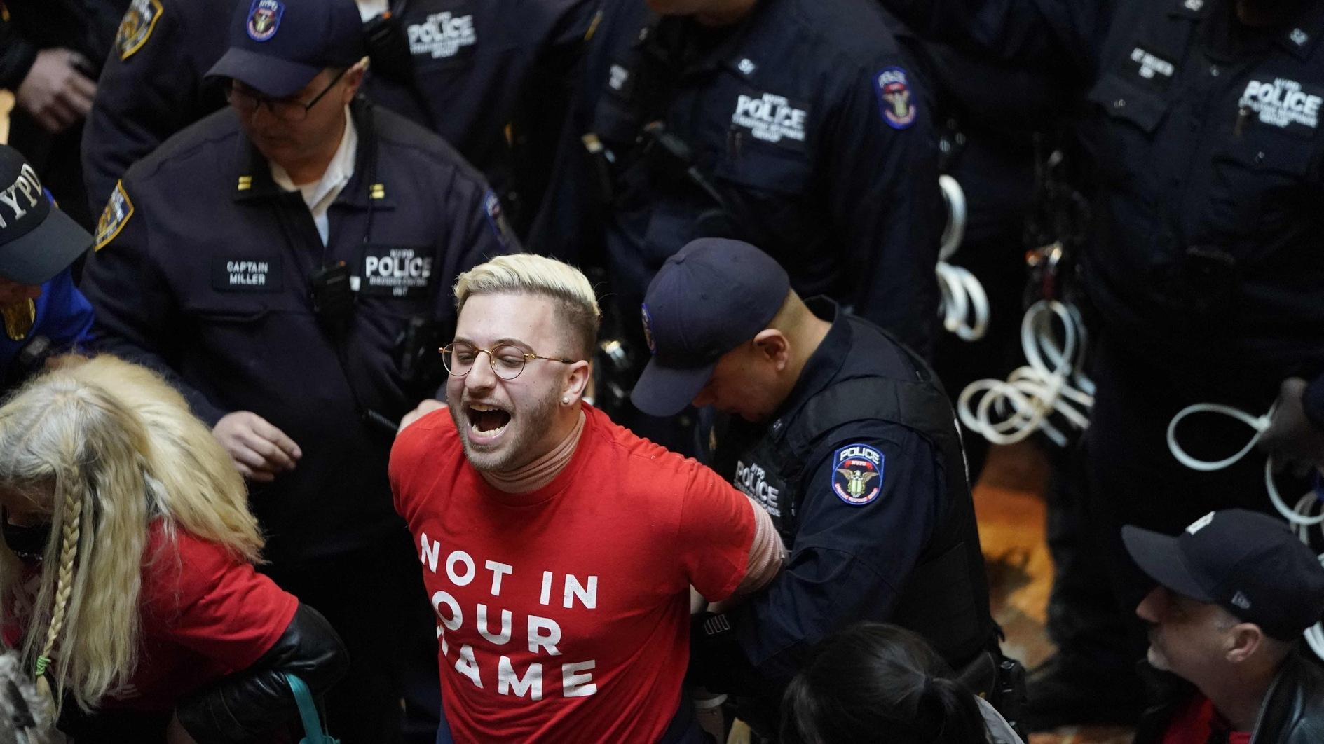 Pro-Palestinian protesters fill NYs Trump Tower