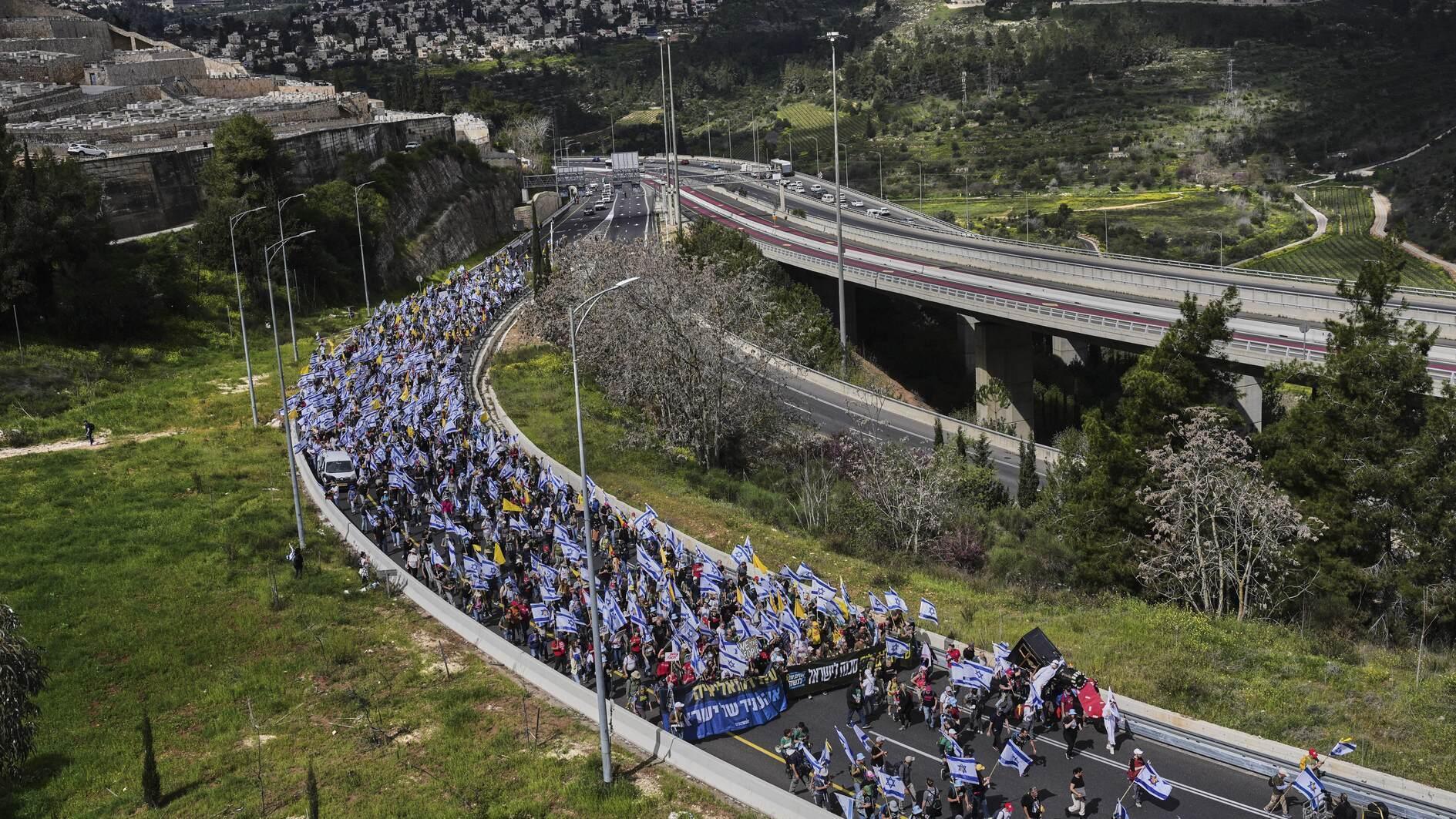 Public anger boils over in Israel after Netanyahu’s move to return war