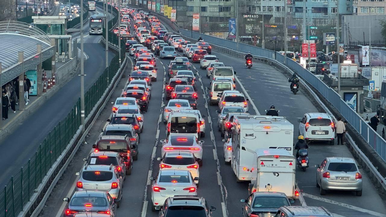Istanbul struggles with heavy traffic during Eid