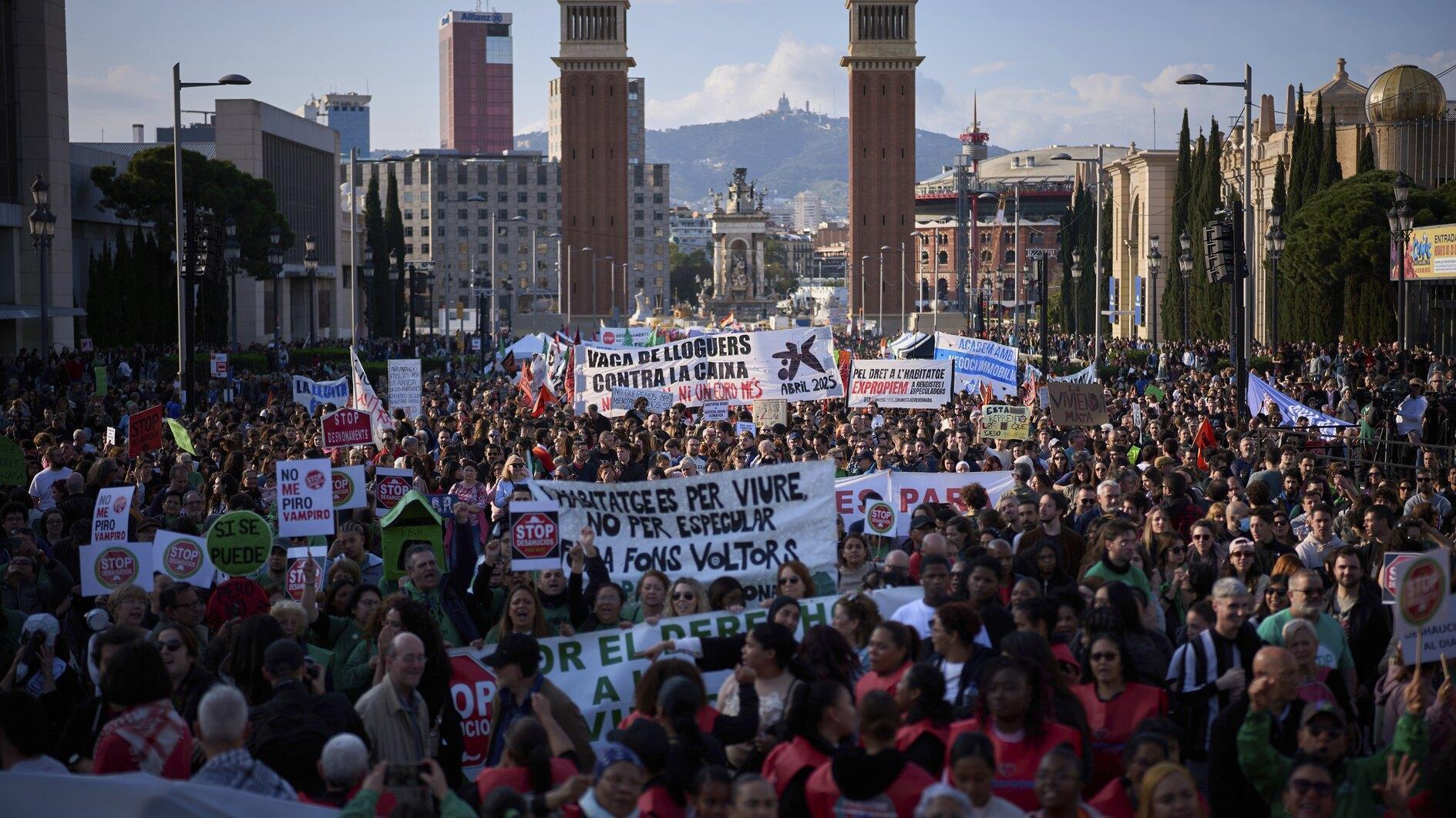Tens of thousands of Spaniards protest growing housing crisis