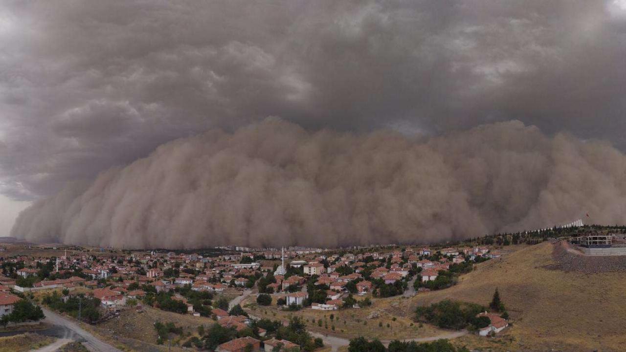 Türkiye counters dust storm claims with AI-backed data in diplomatic push