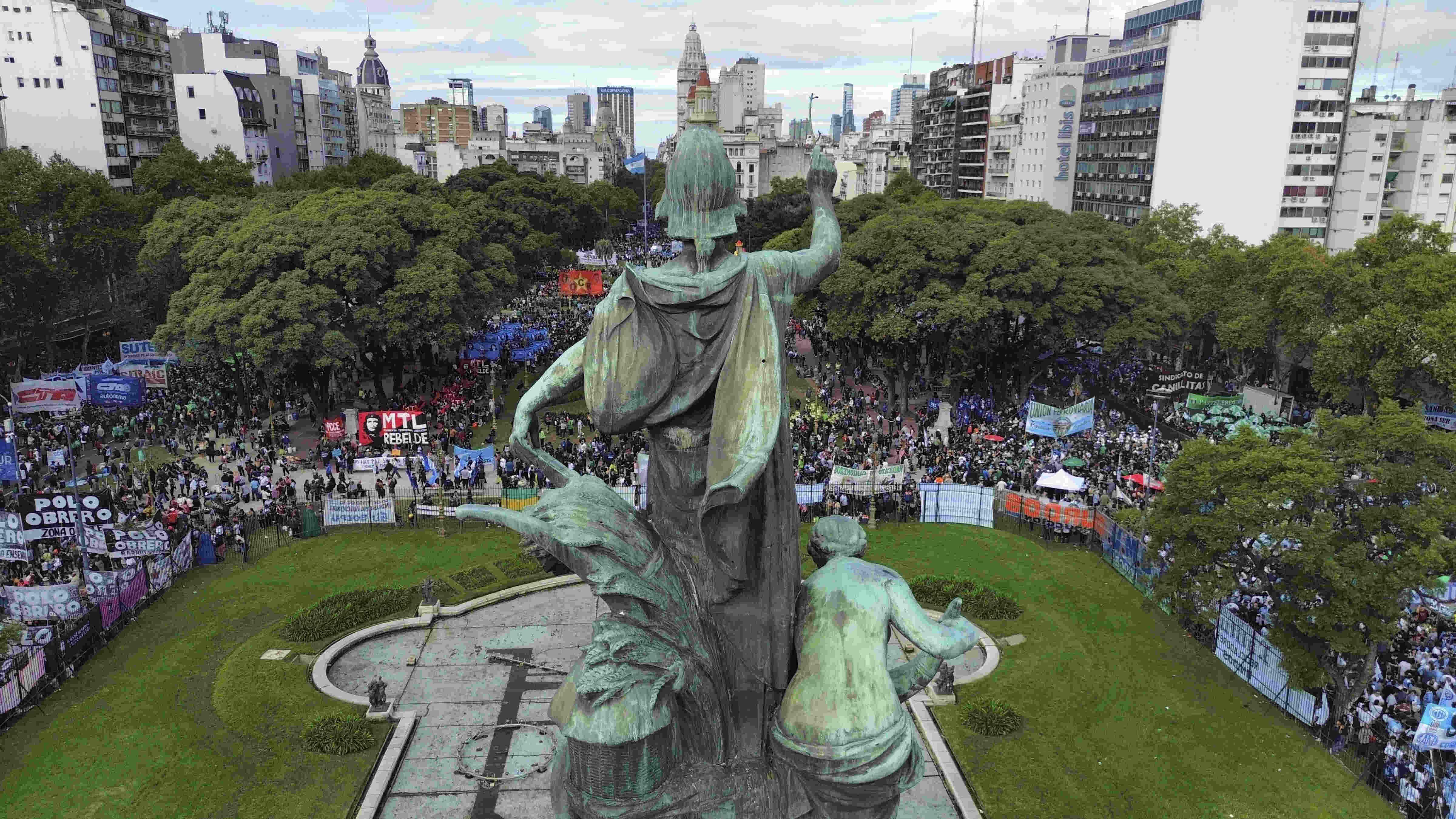 General strike disrupts Argentina amid IMF bailout