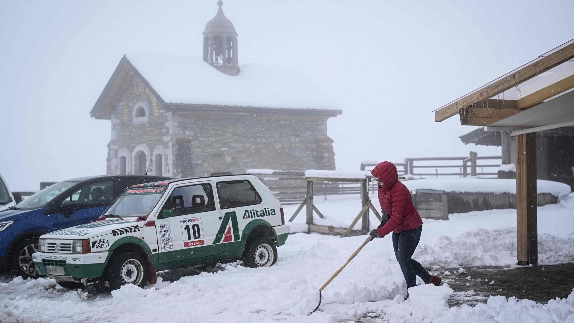 Spring snow storm wreaks deadly havoc in the Alps