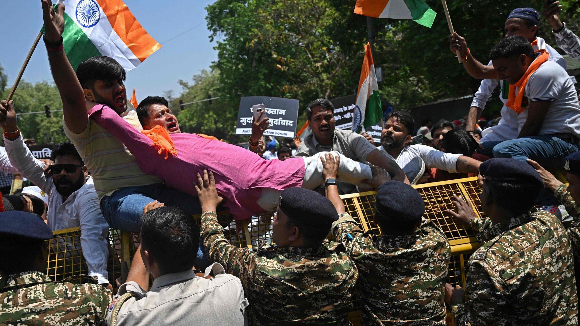 India and Pakistan urged to have maximum restraint after Kashmir attack