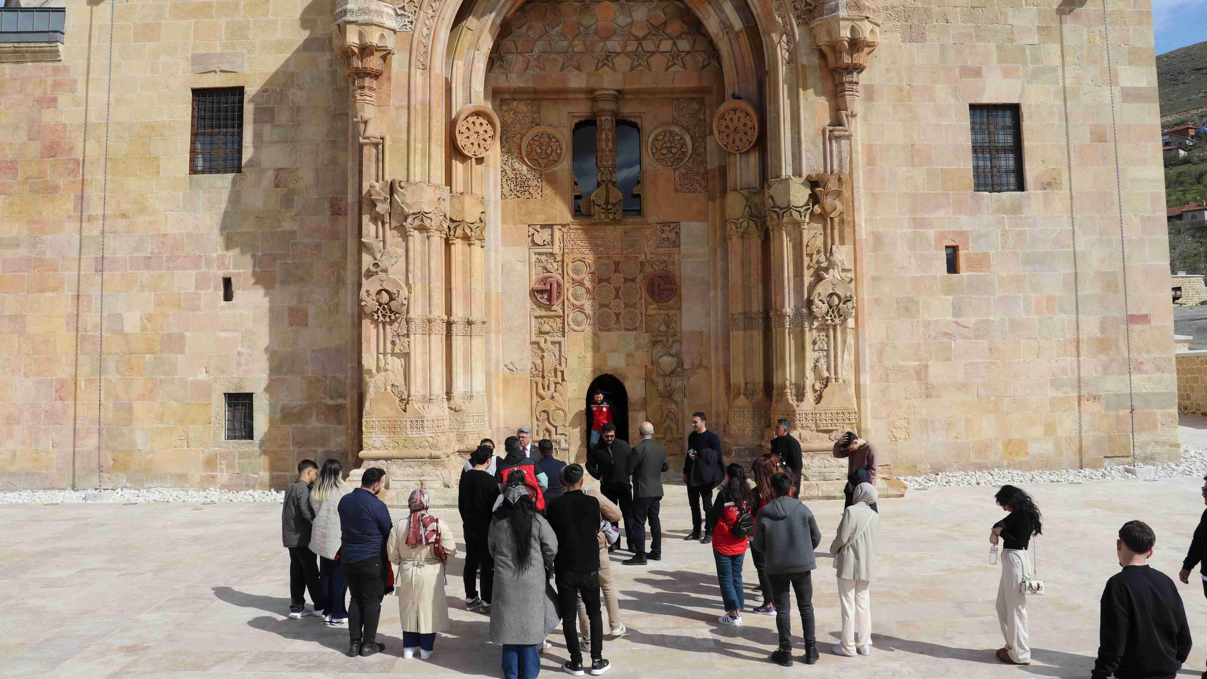 ‘Alhambra of Anatolia’ welcomes thousands of visitors