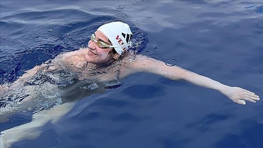 Turkish swimmer conquers treacherous Kaiwi Channel