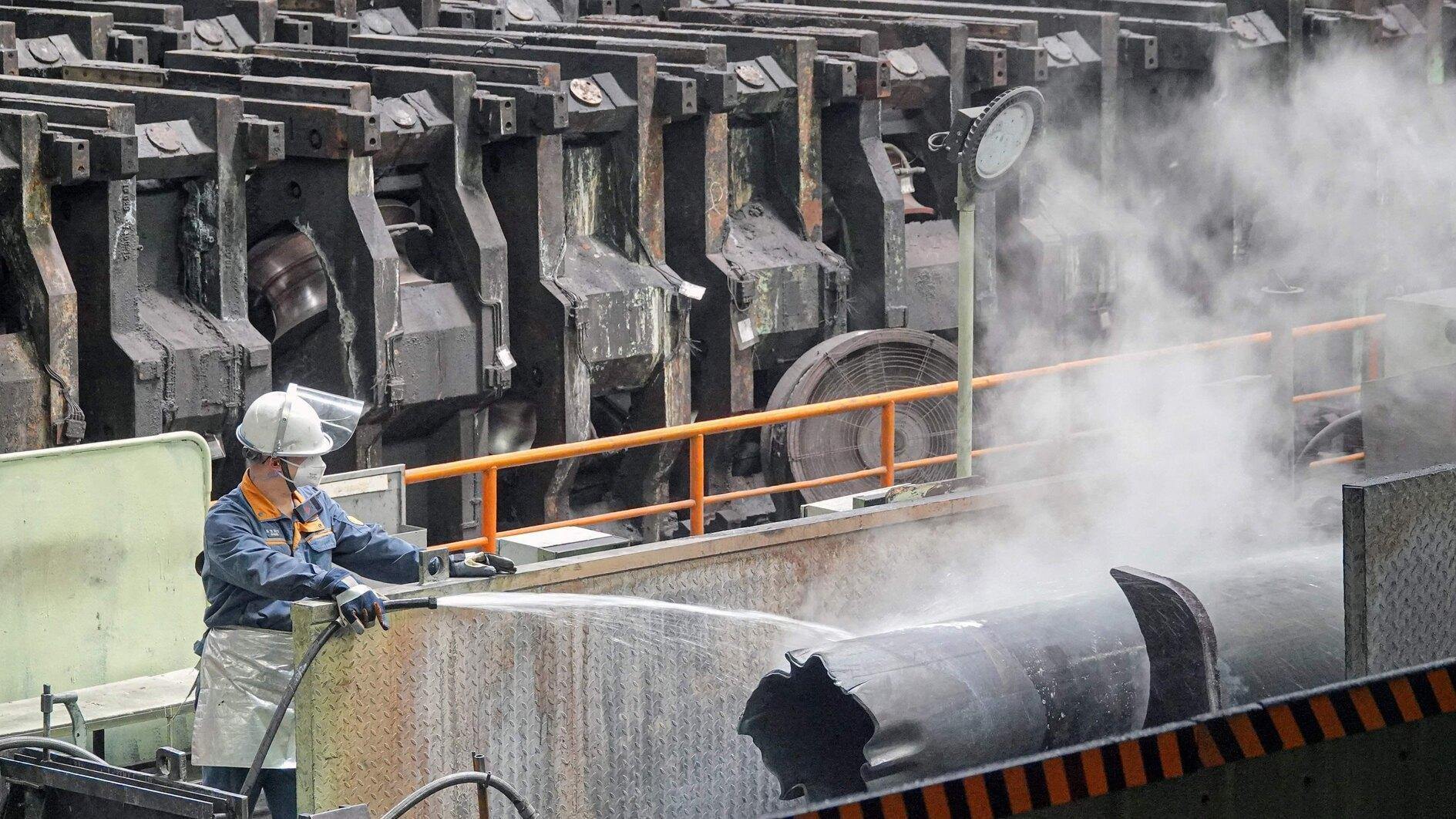 Chinas manufacturing shrinks in April as trade war bites