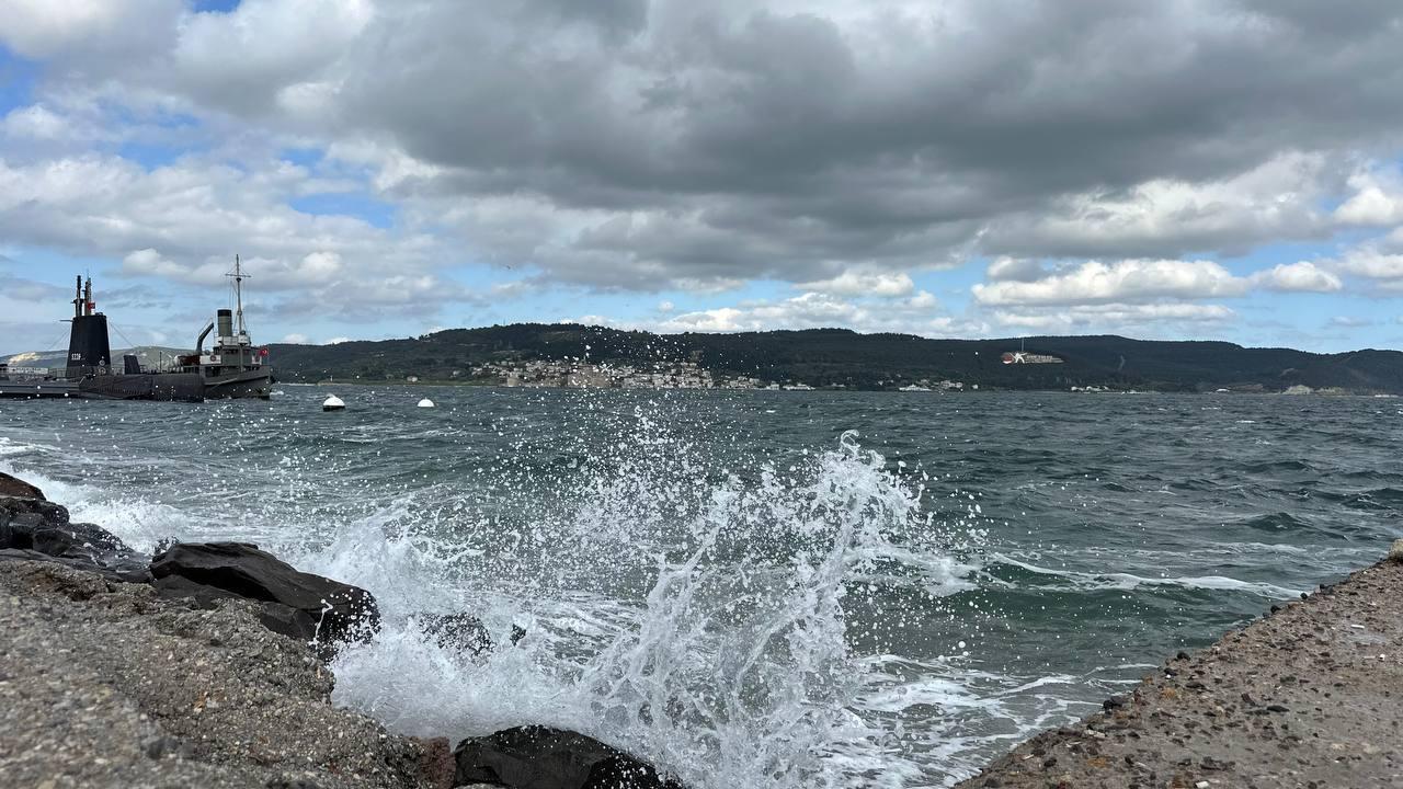 Strong winds disrupt daily life across Marmara region