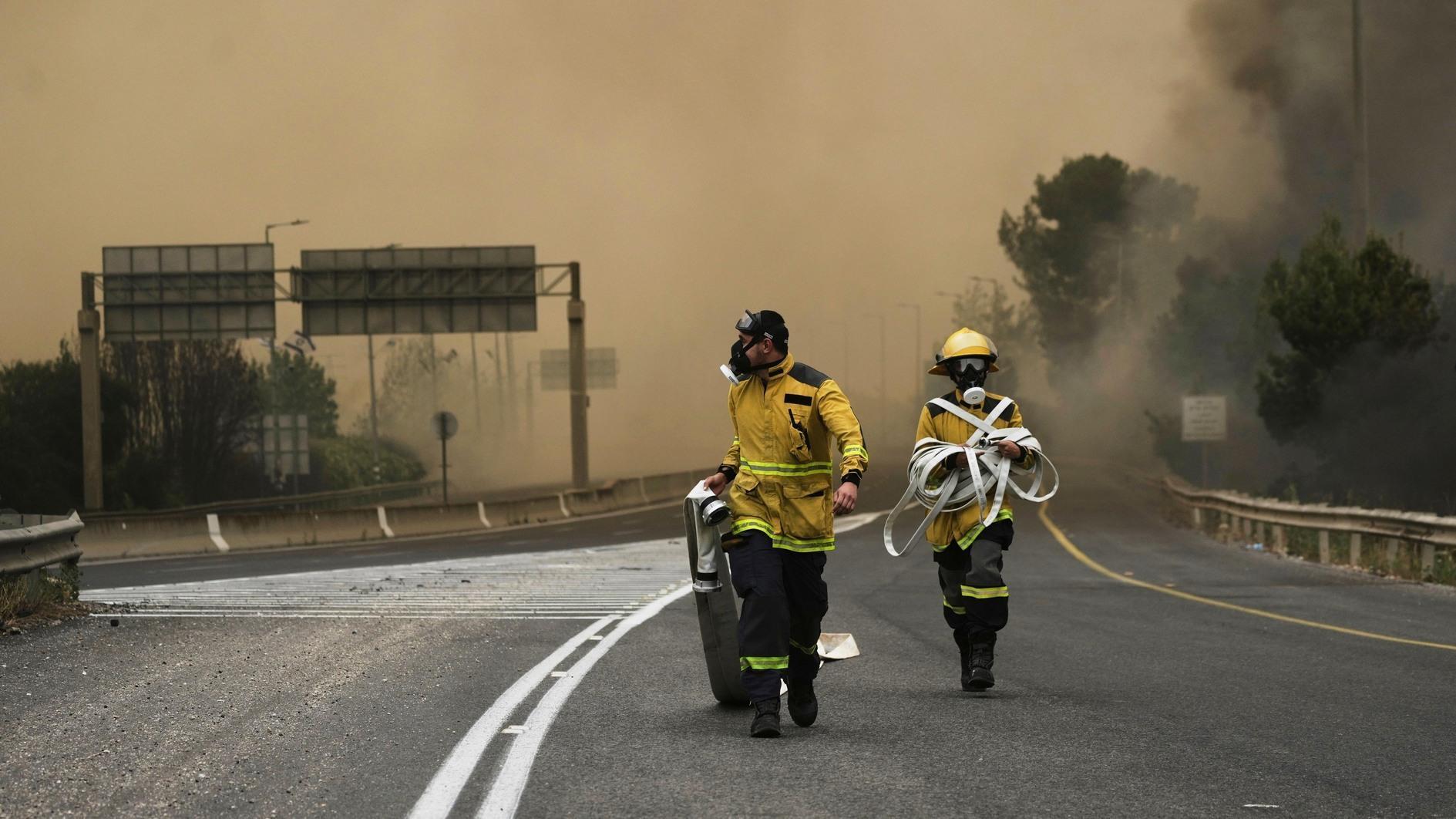 Several countries send planes to Israel to help tackle major wildfire