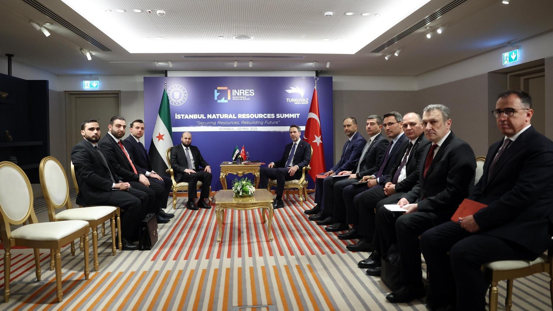 Bayraktar, Syrian and Iraqi ministers discuss cooperation
