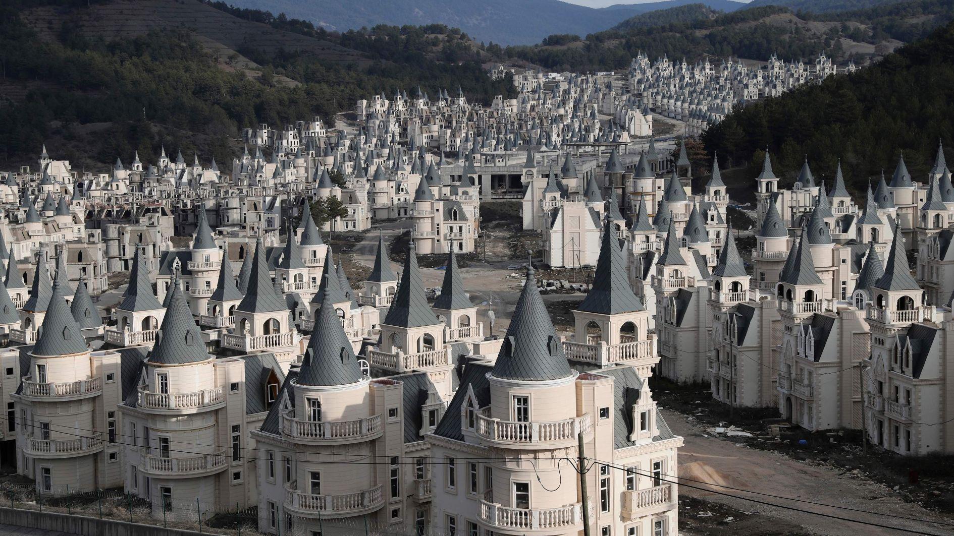 Prosecutors seek 885-year terms in failed ‘chateau’ project