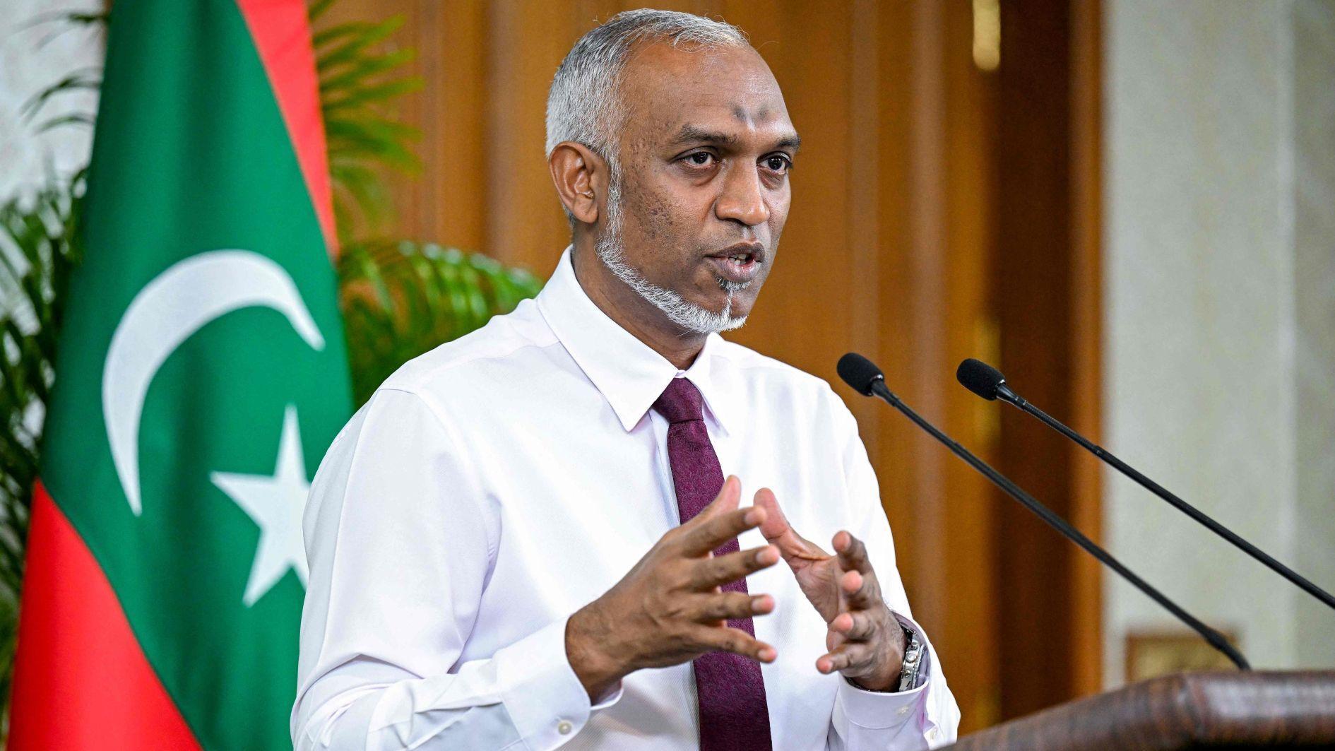 Maldives president holds record 15-hour press conference