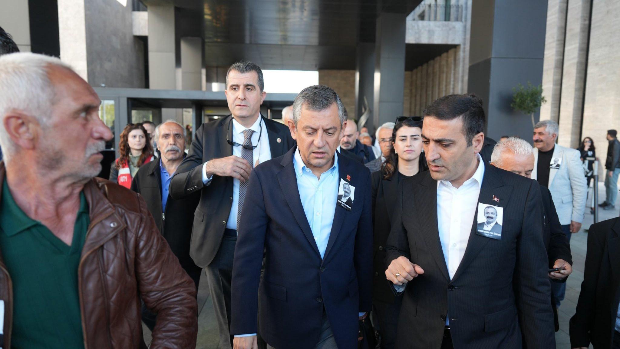 CHP leader attacked after Sırrı Süreyya Önders memorial