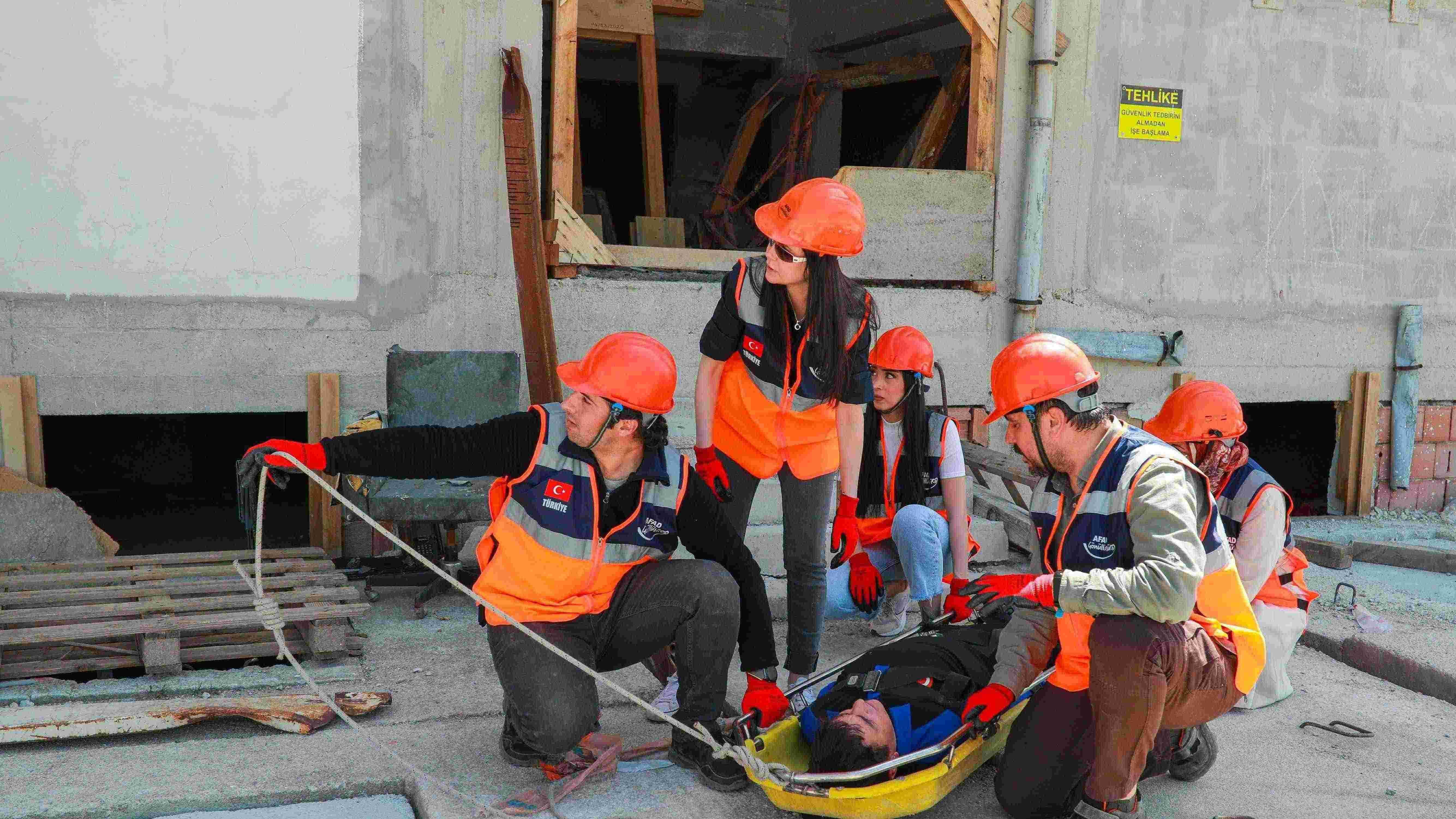 AFAD volunteer applications quadruple following Istanbul quakes