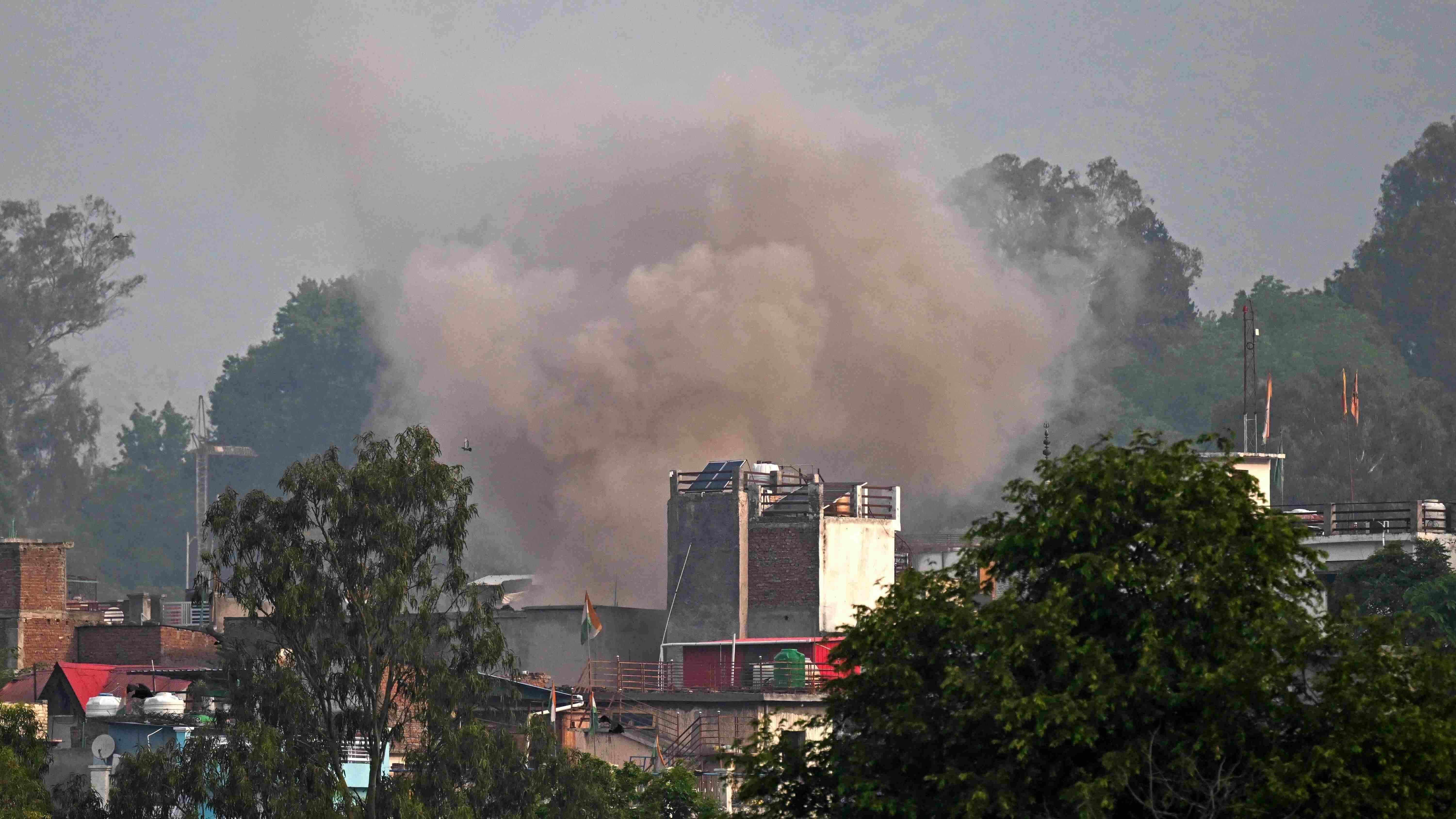 Dozens killed as India, Pakistan clash in worst violence in decades
