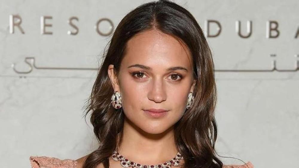 Alicia Vikander returns to stage after 17 years