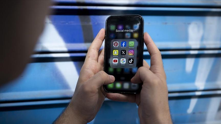 Turkish users spend nearly 3 hours on social media, report reveals