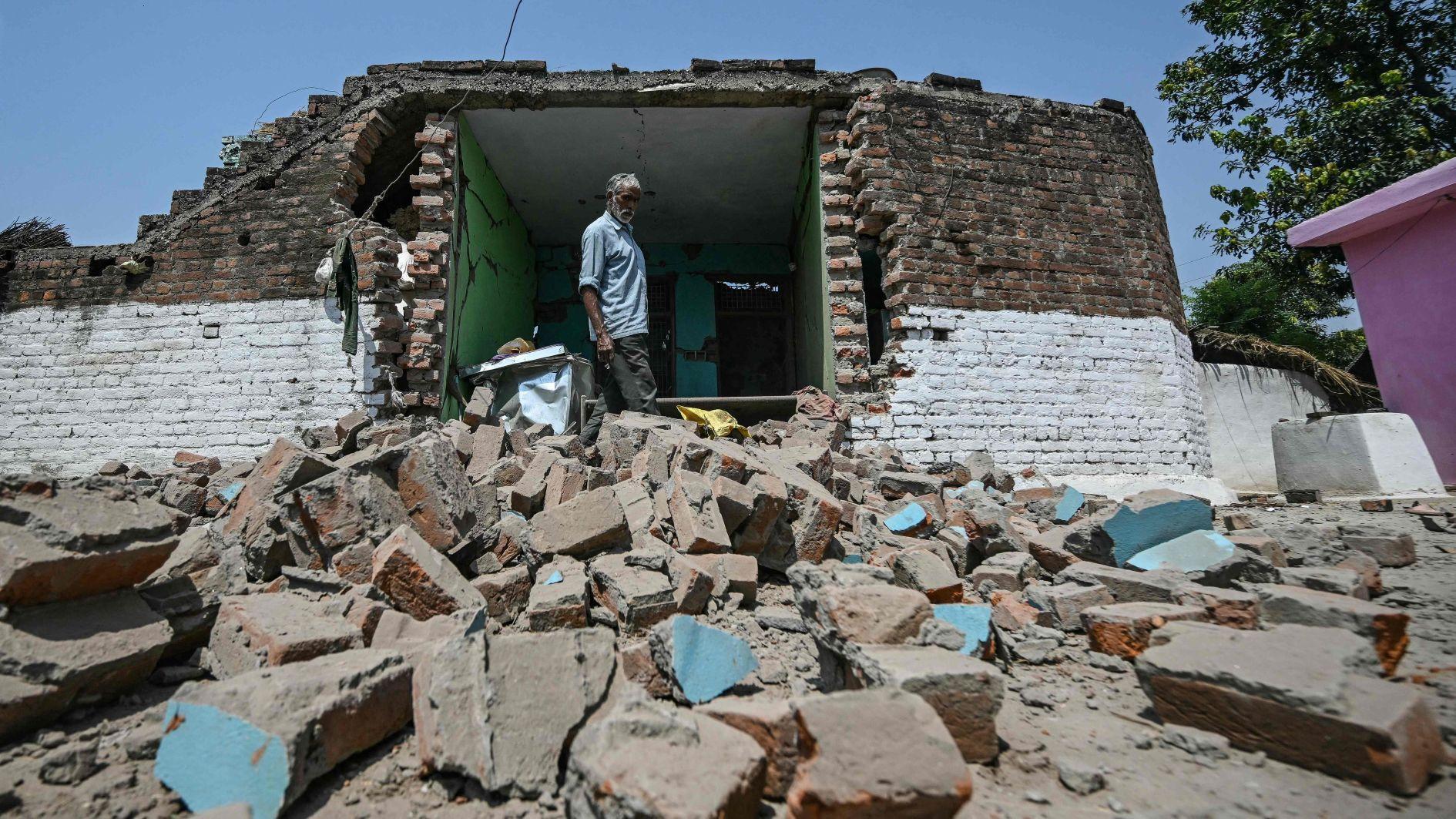 Fragile ceasefire holds between India, Pakistan