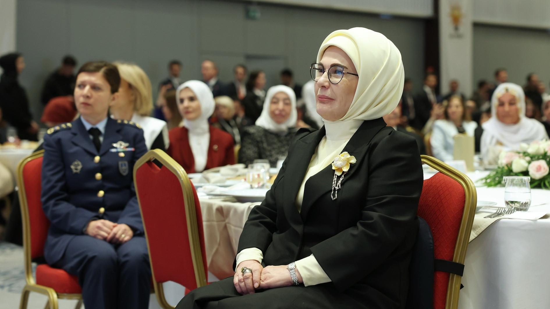 First lady honors moms on Mothers Day