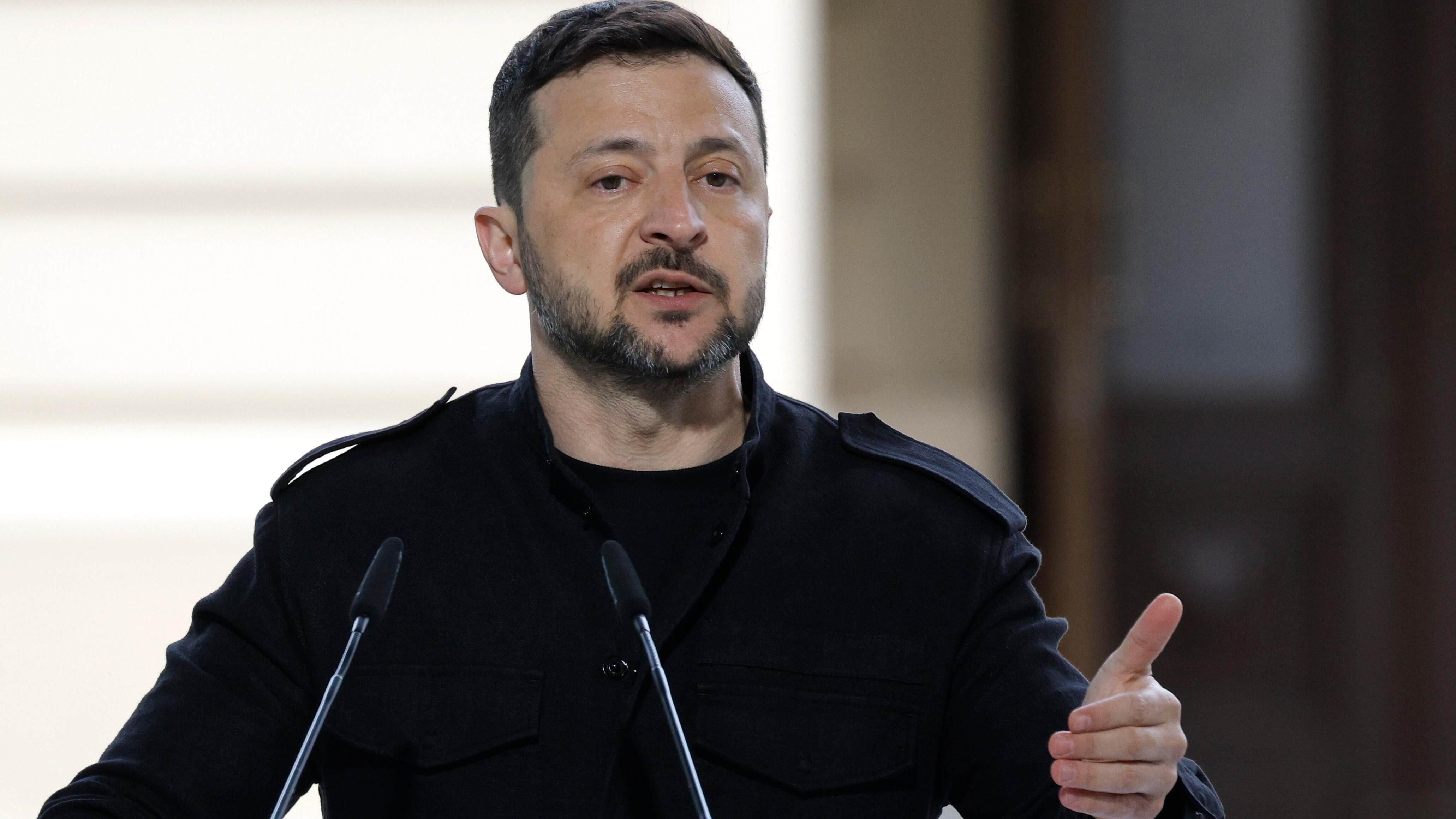 Zelensky hopes for ceasefire, says awaits Putin in Türkiye