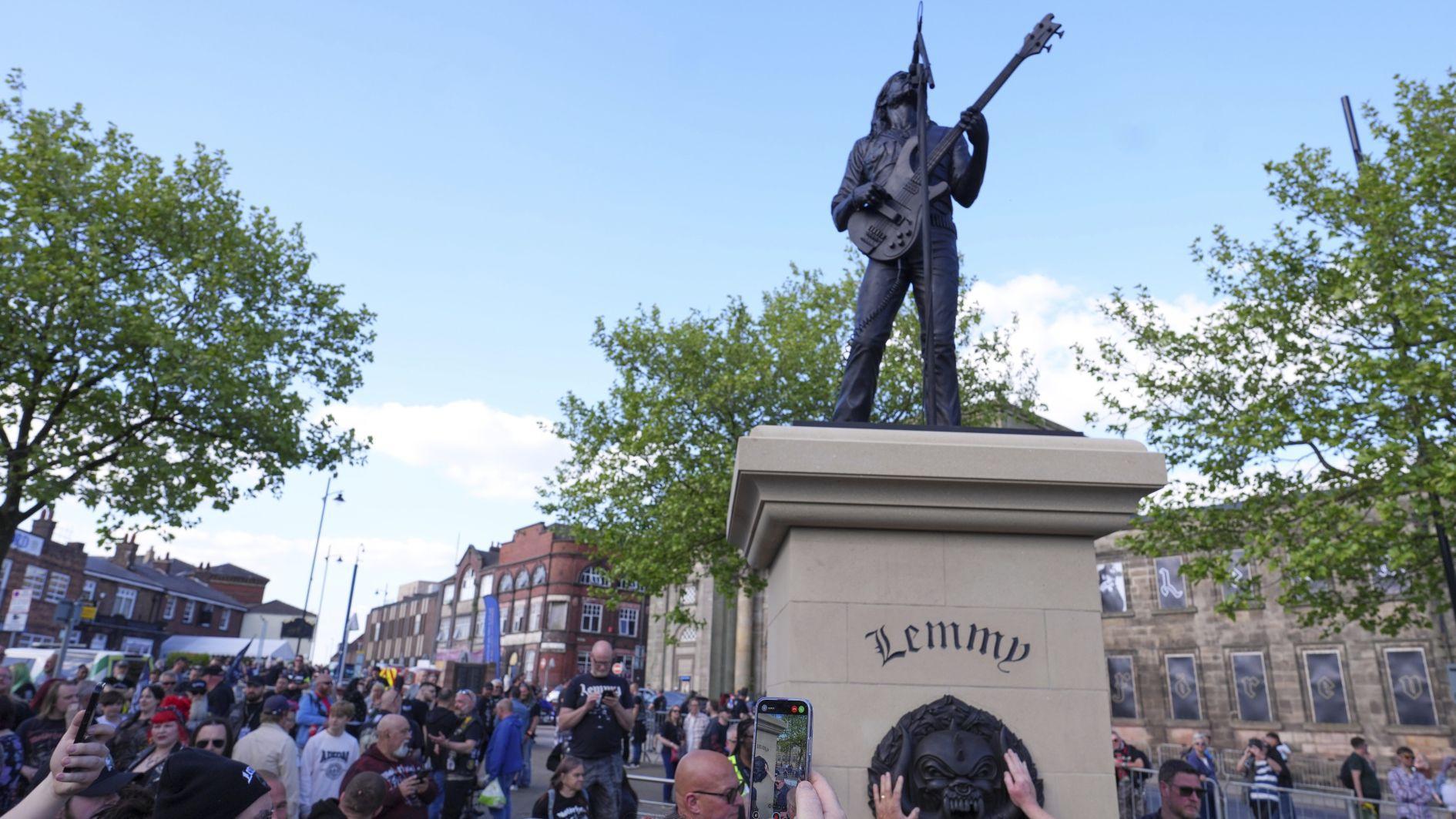 Statue of late Motörhead frontman Lemmy unveiled