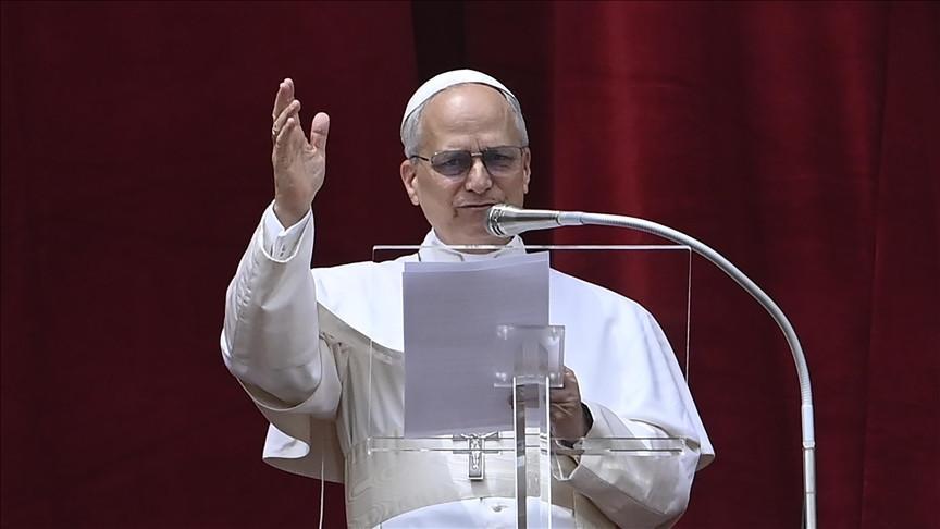 Pope offers to mediate between world leaders to end wars
