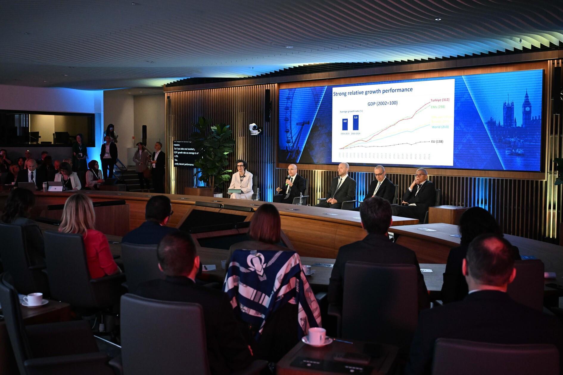 Economic program on track, working and delivering: Şimşek