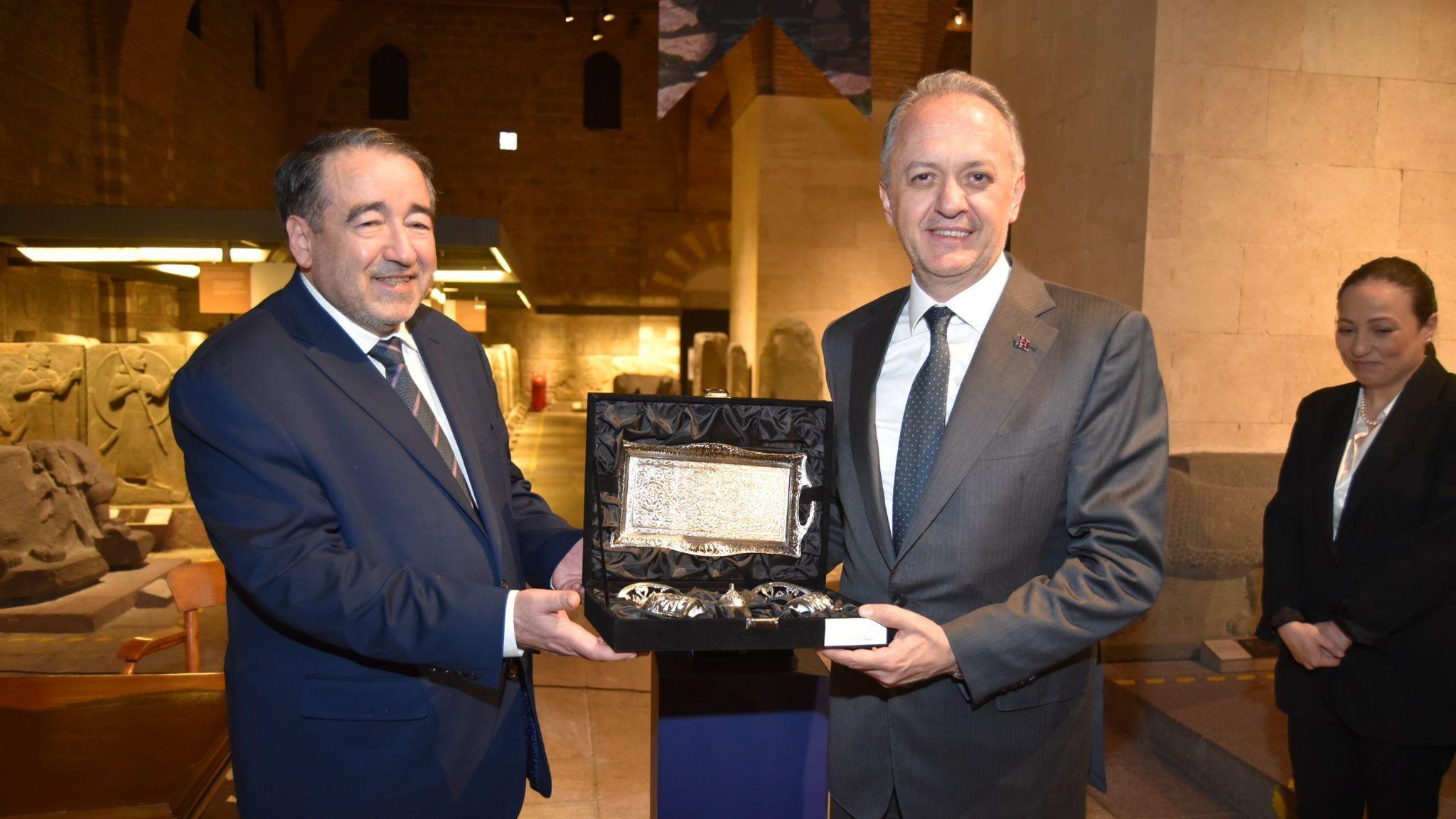 Türkiye returns historic Moche necklace to Peru
