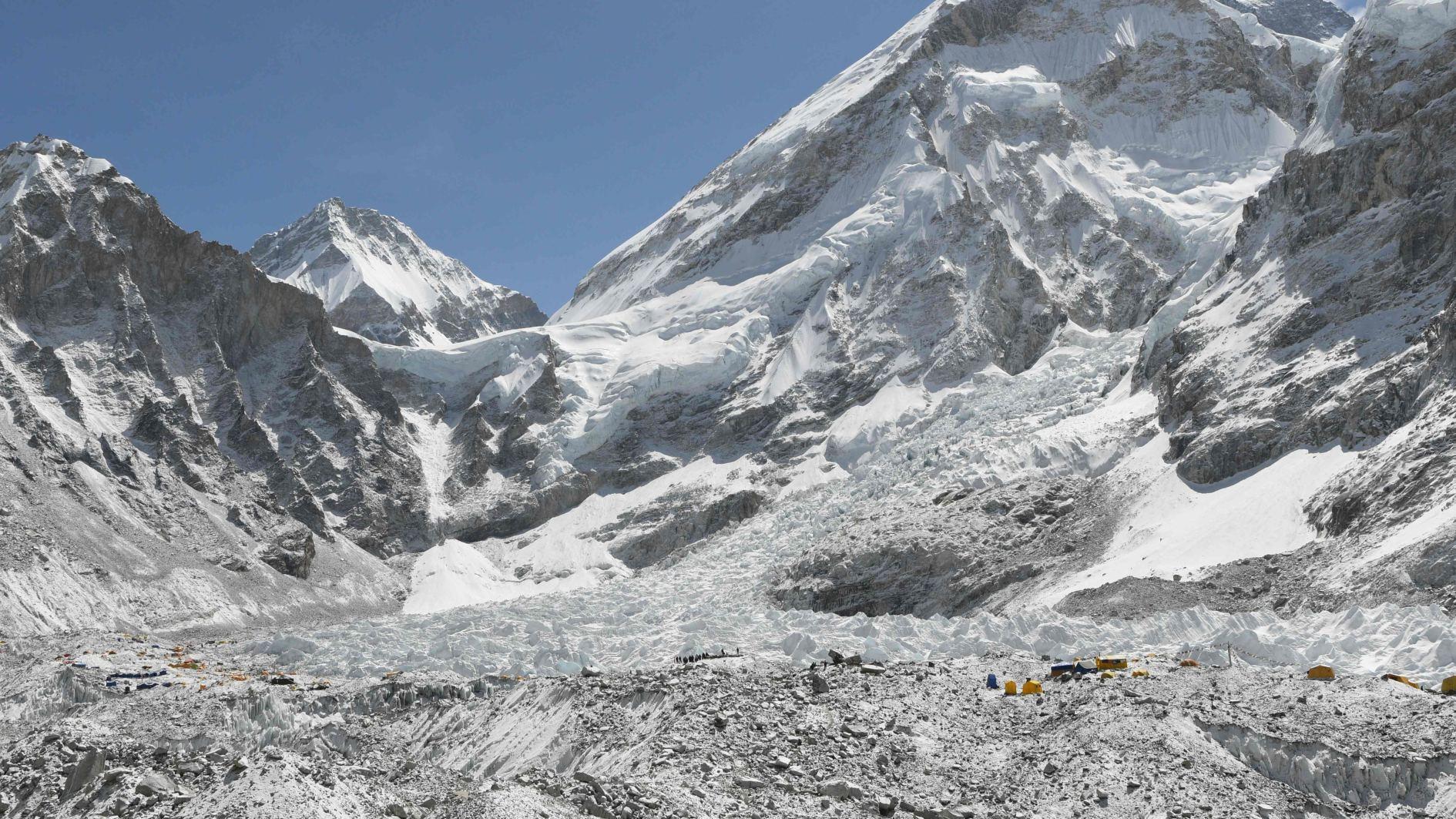 Indian climber dies after scaling Everest
