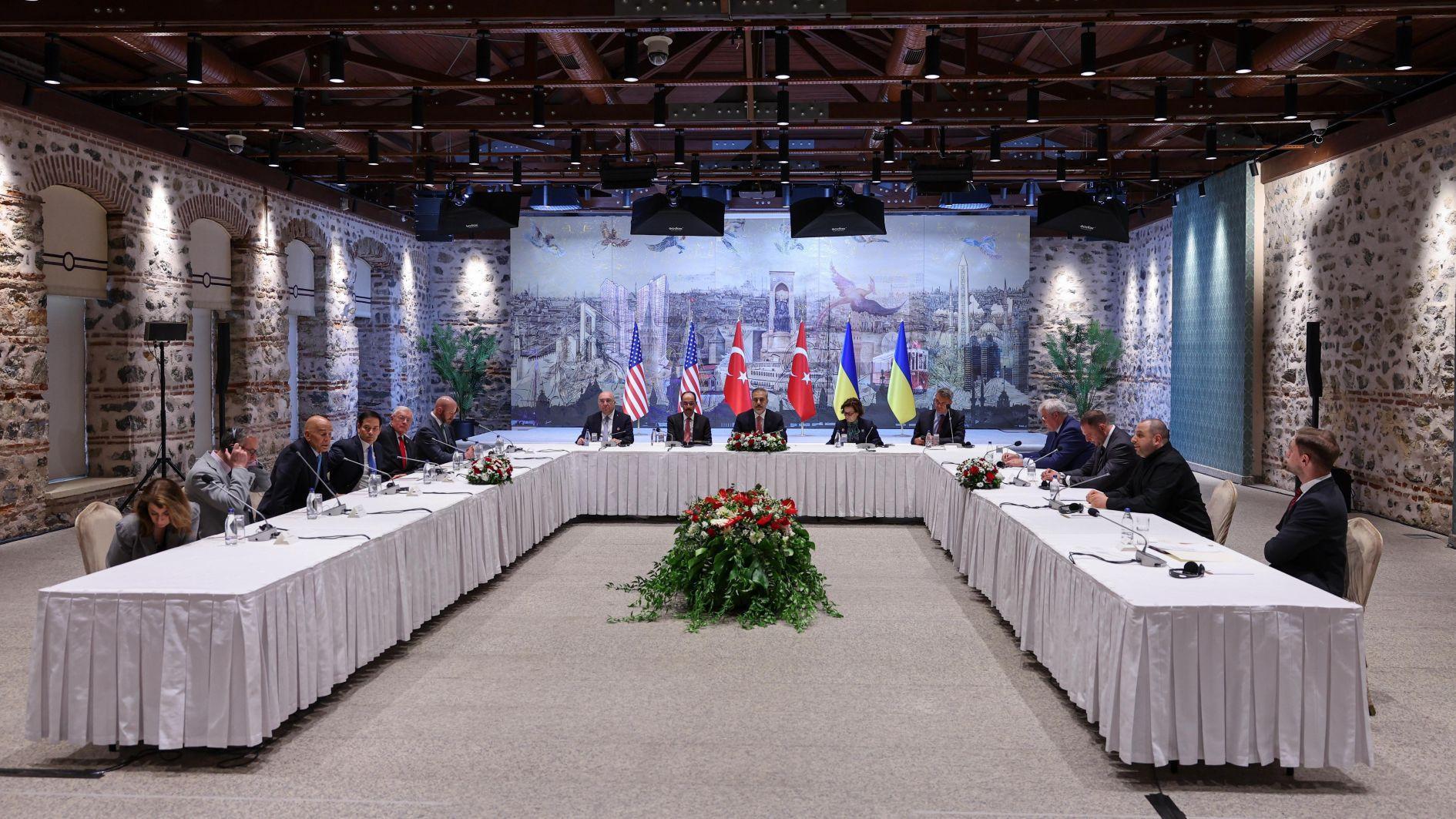 Top US, Russian diplomats discuss Istanbul-hosted peace talks