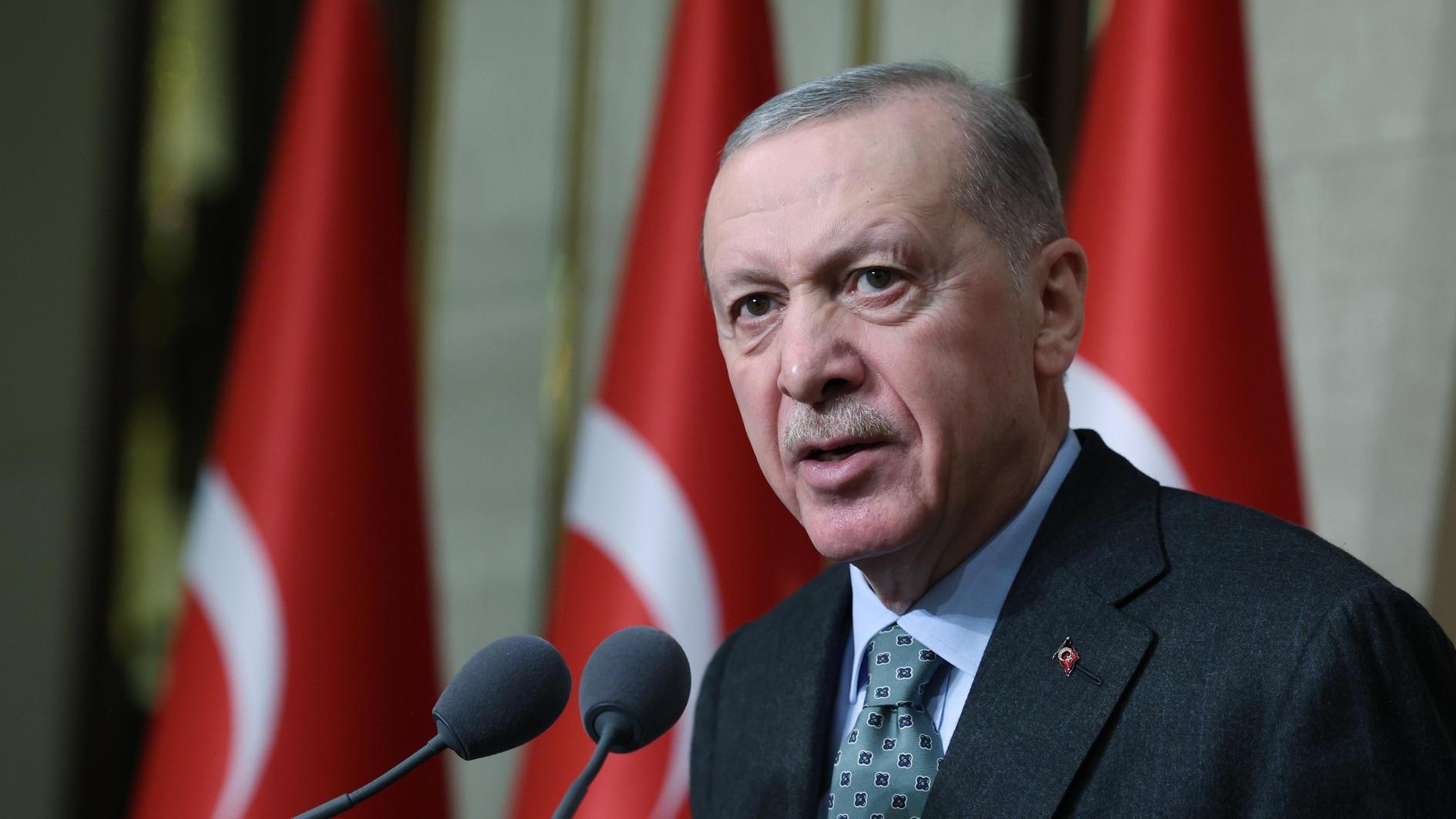 Erdoğan hails Turkish youth in May 19 message