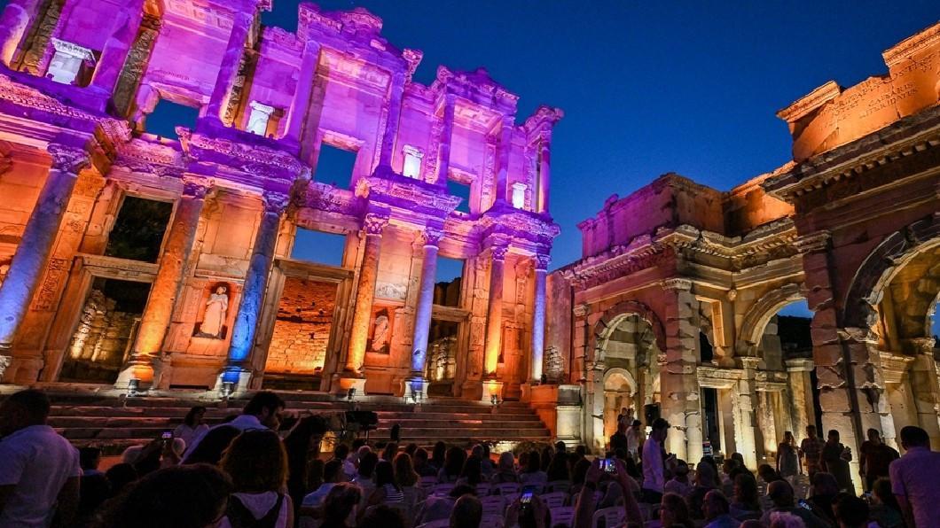 27 historic sites to welcome visitors at night