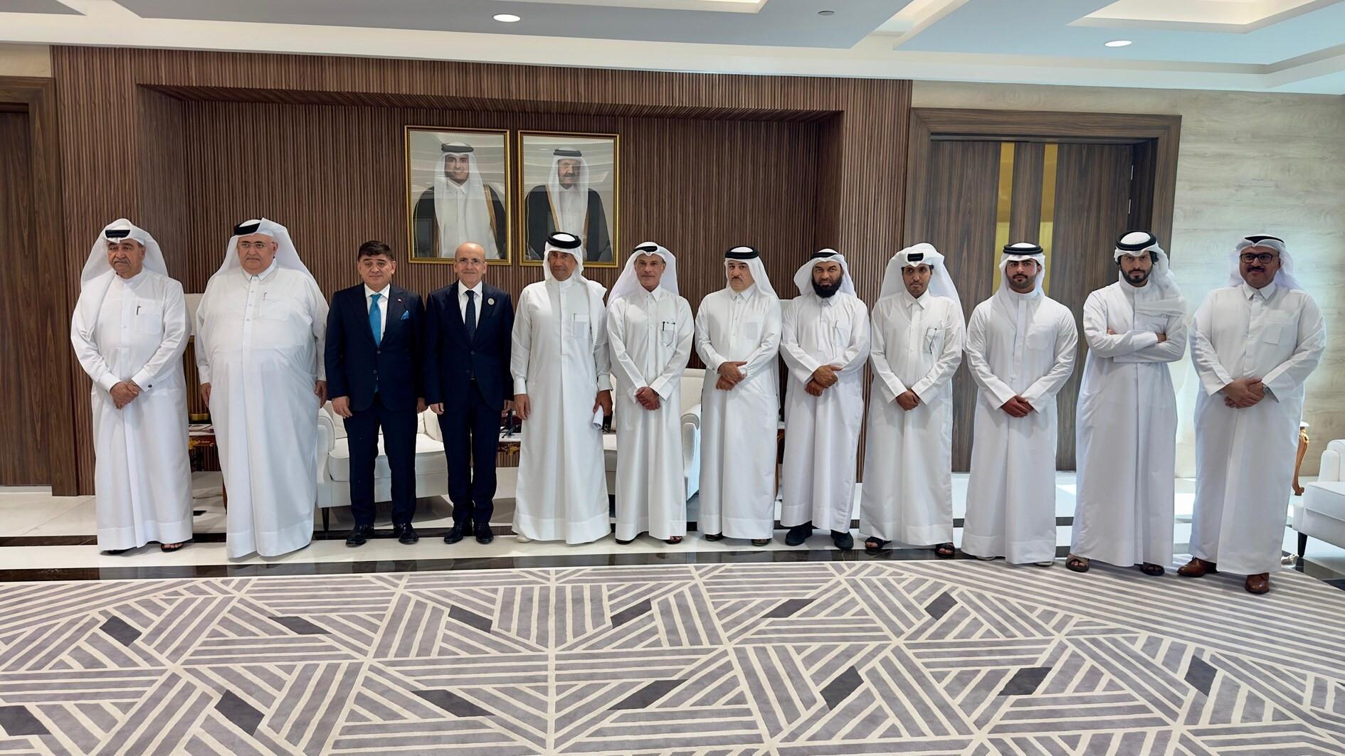 Şimşek meets with company representatives in Qatar