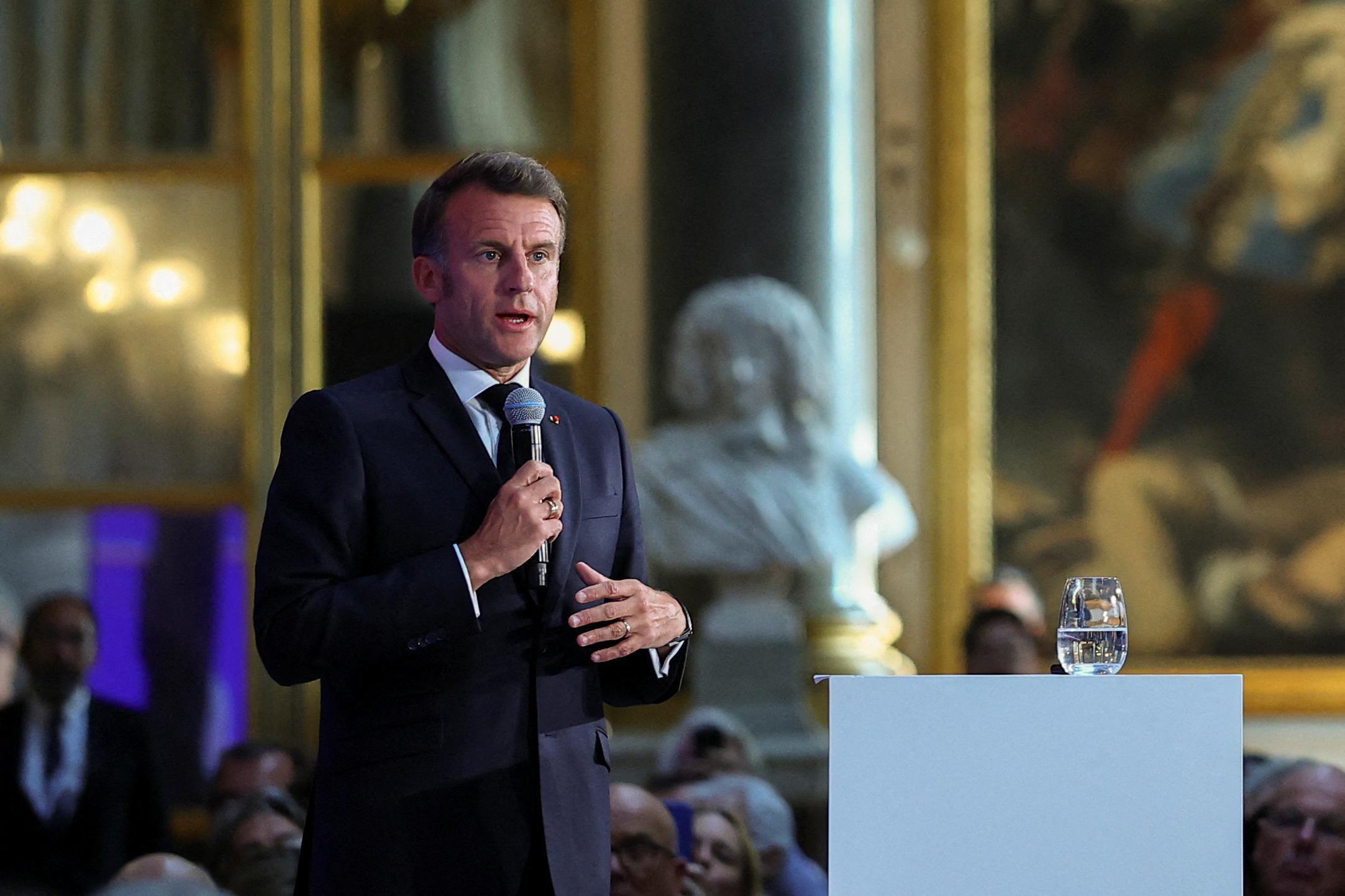 Macron chairs meeting on Muslim Brotherhood threat