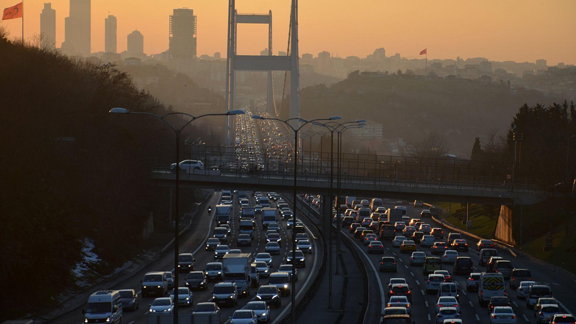 Istanbul traffic costs residents 105 hours: Study