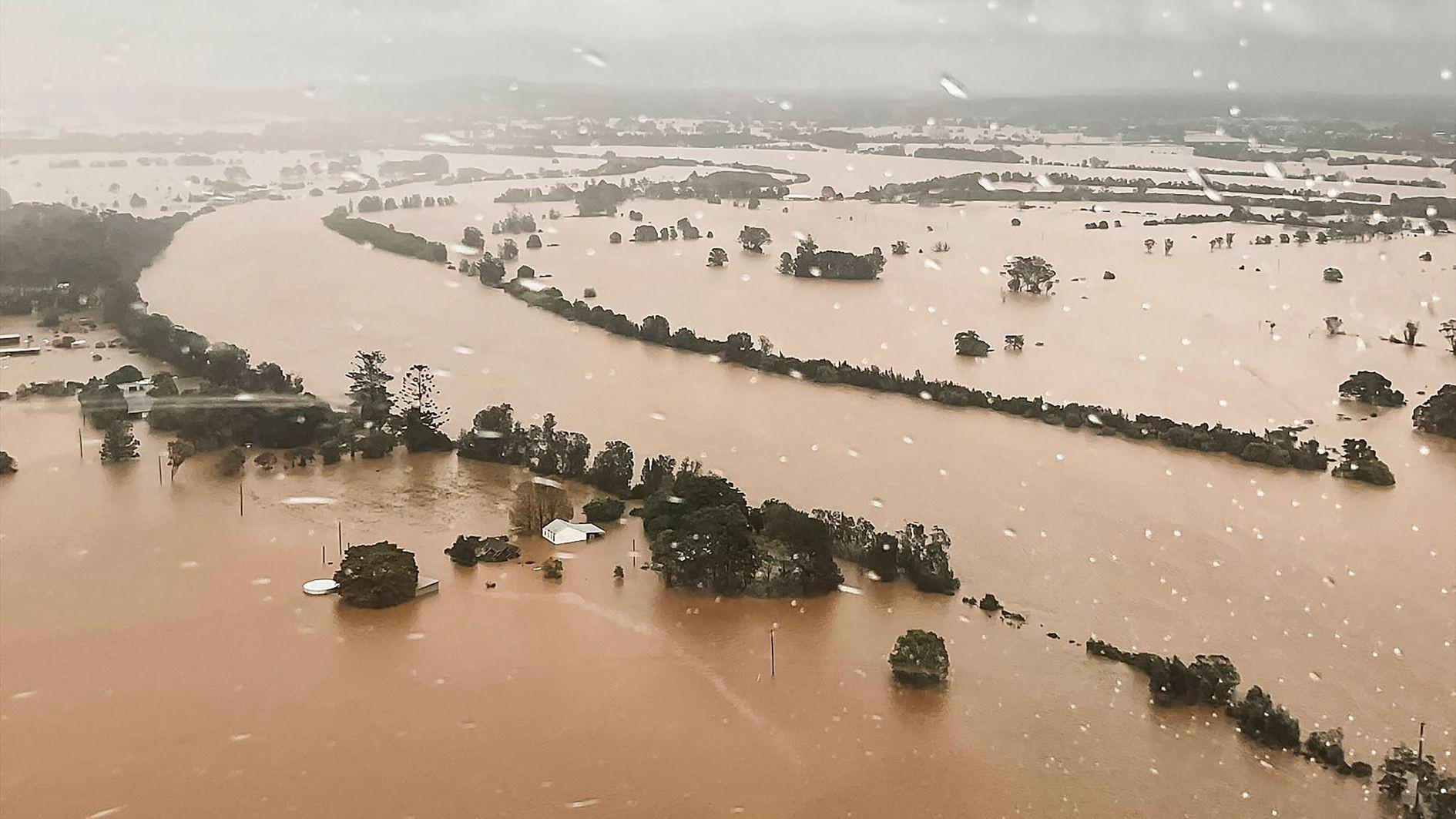 Massive floods strand over 50,000 in eastern Australia