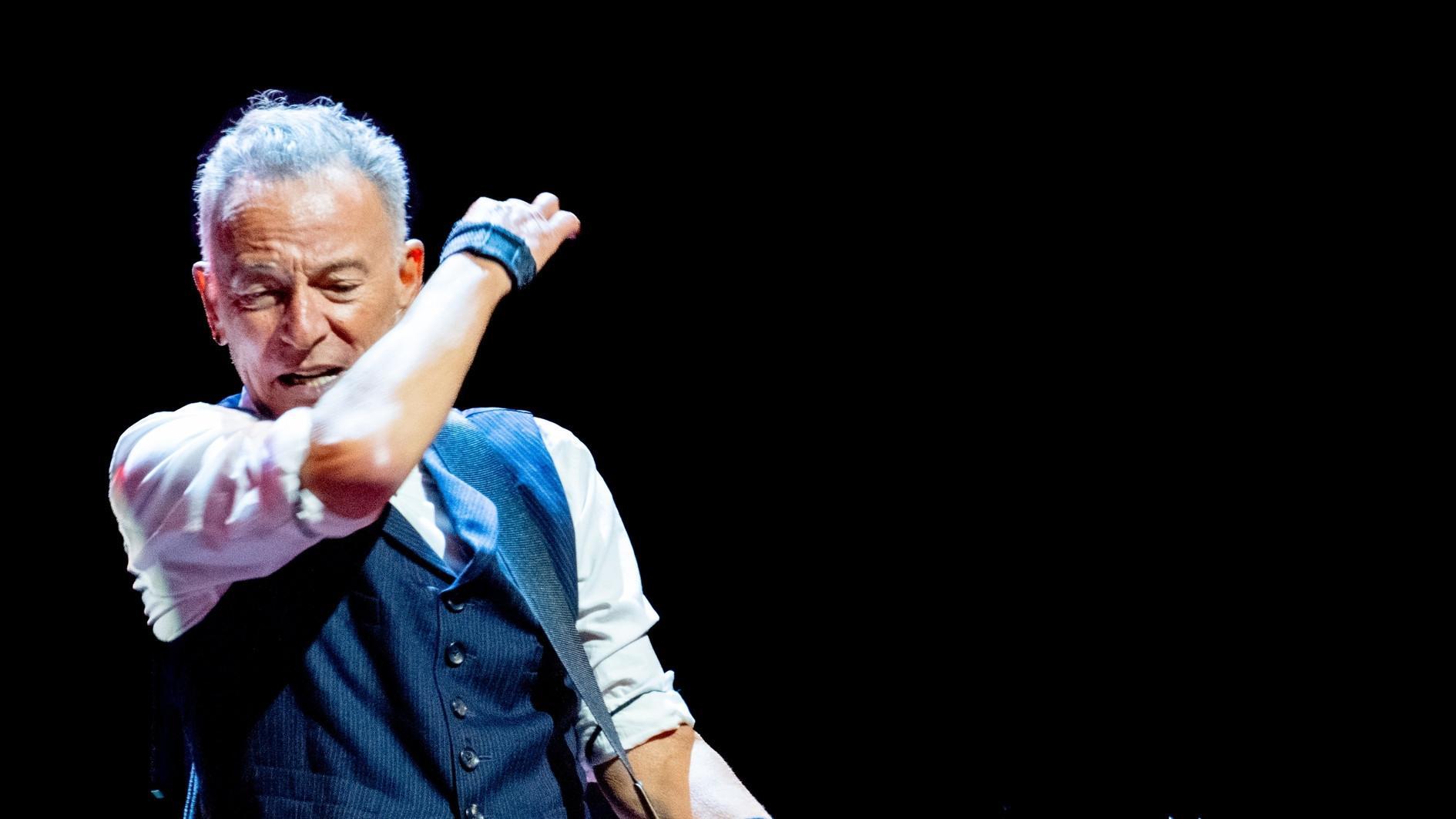 Springsteen releases surprise EP