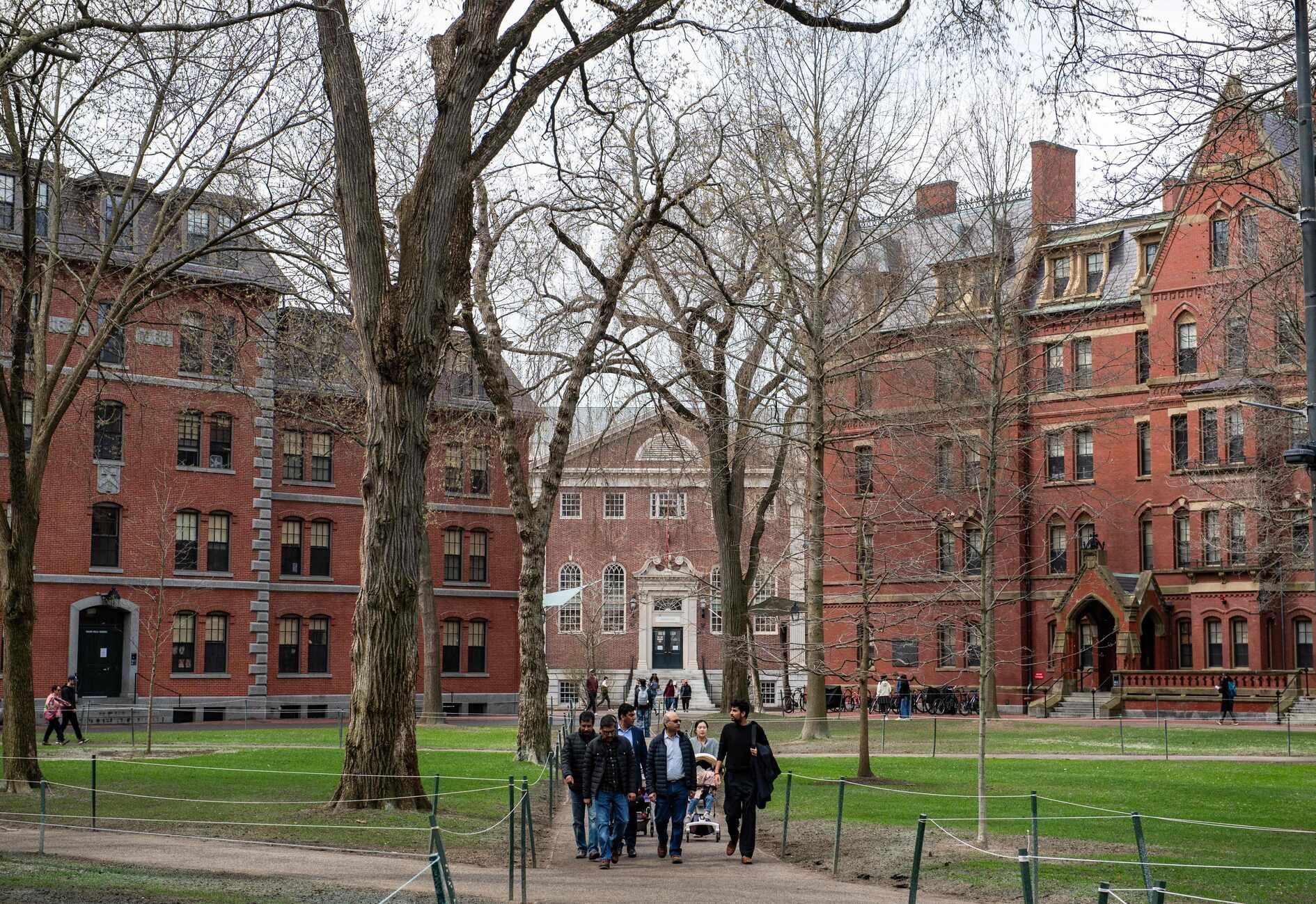 US govt revokes Harvards right to enroll foreign students