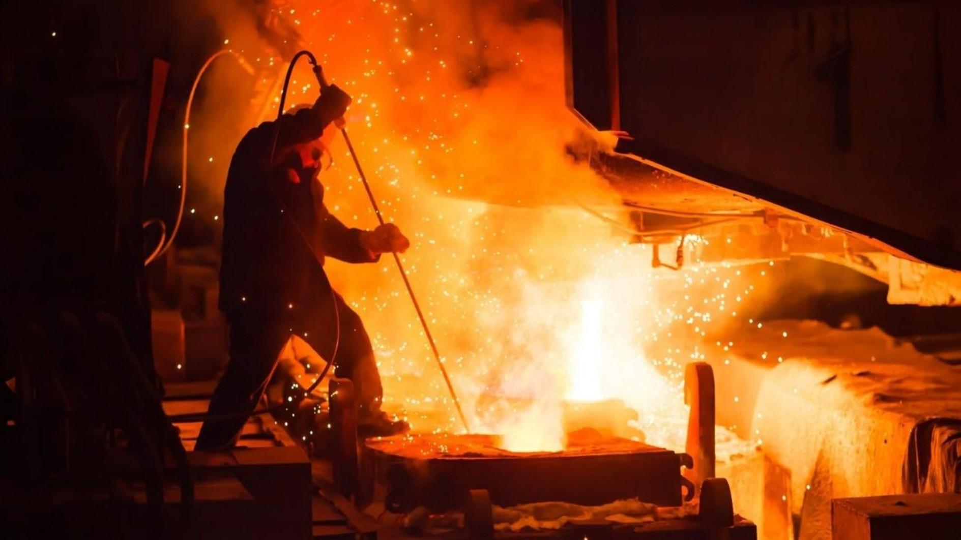 Crude steel production surges 7 percent in January-April