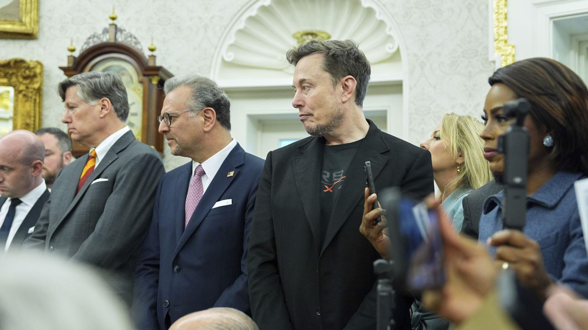 After brief X outage, Musk says he is refocusing on businesses