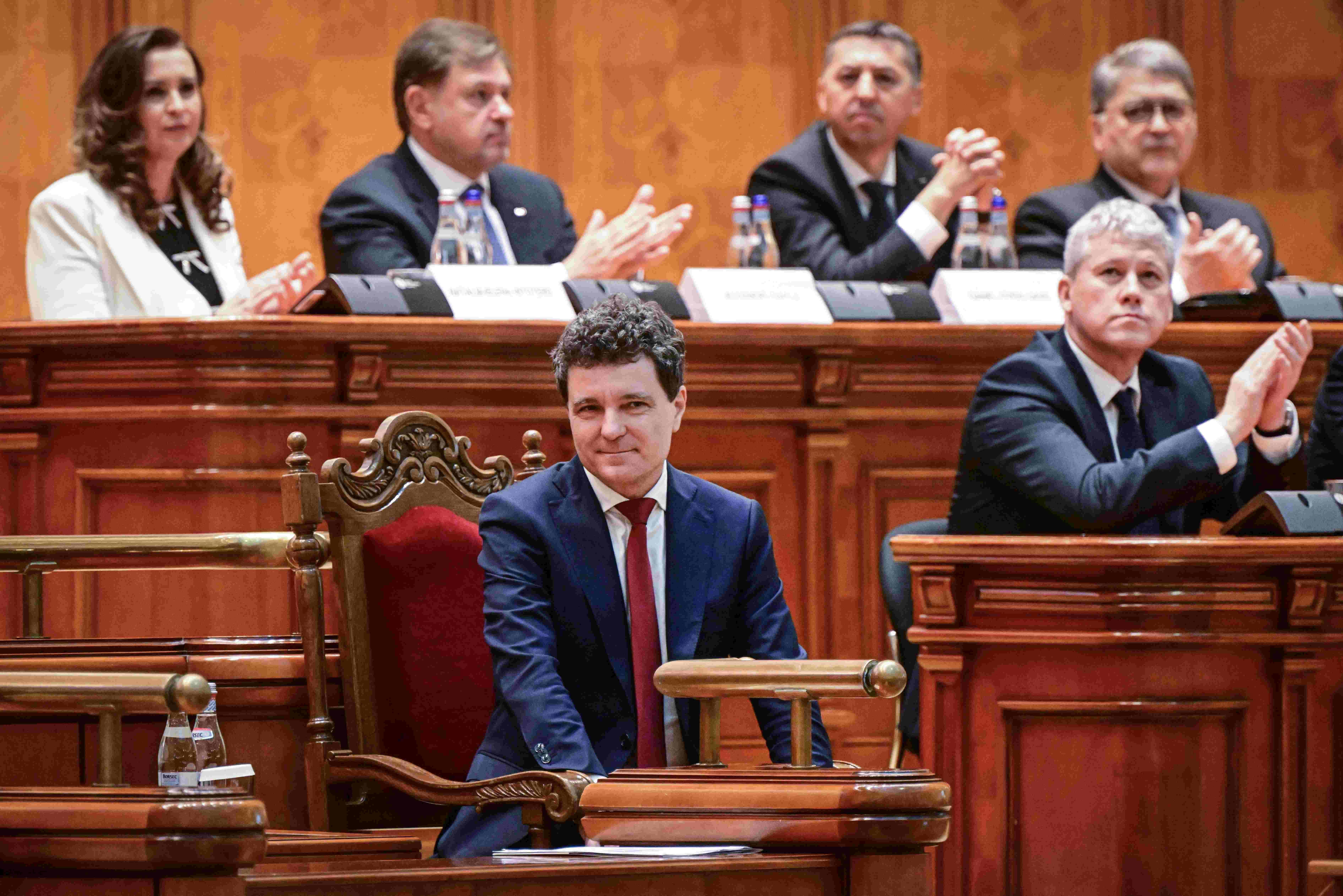Pro-EU centrist Dan sworn in as Romania president
