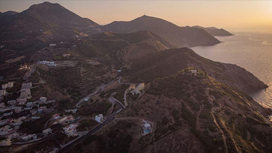 Greece hooks up an undersea power link to Crete